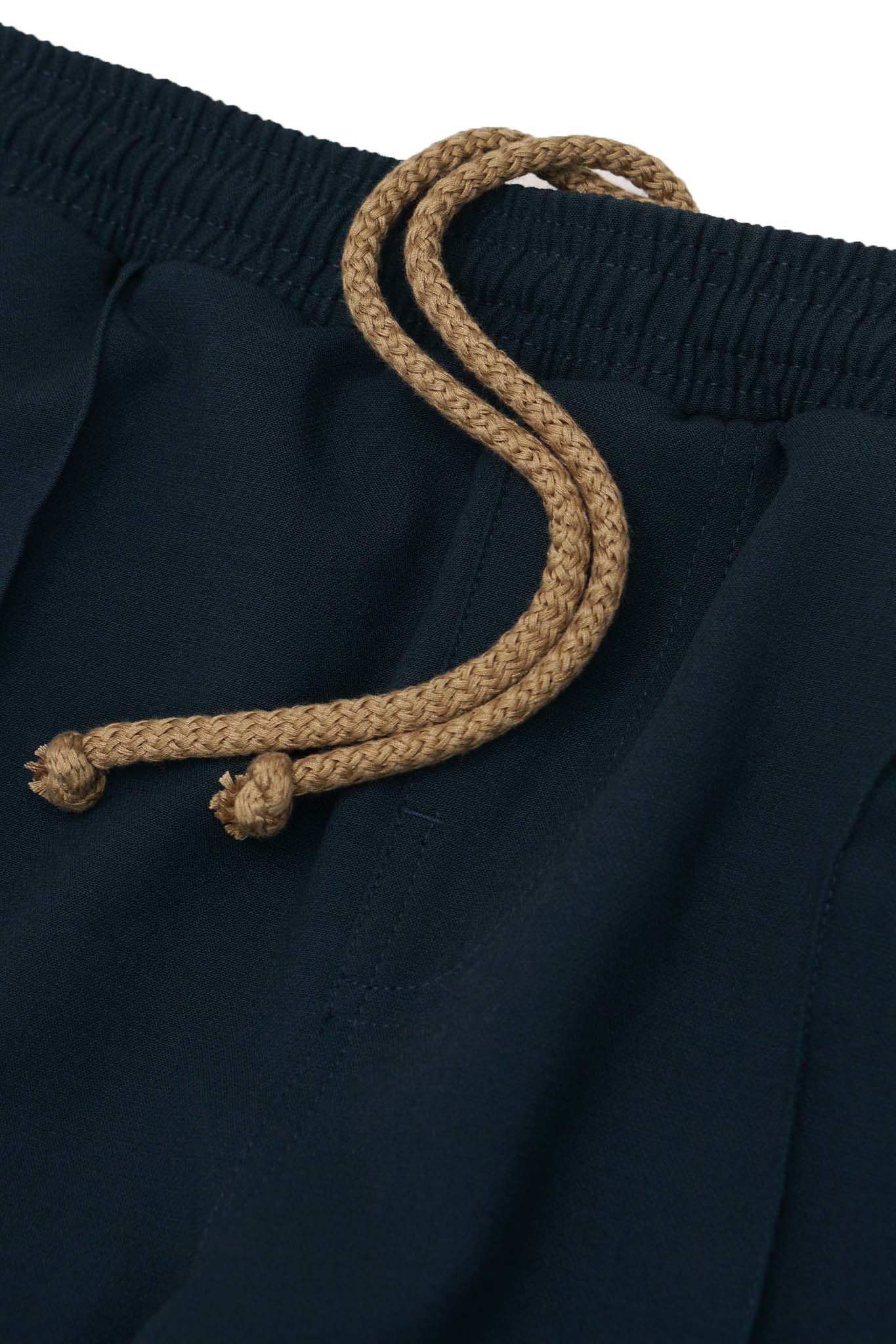 PLEATED CROPPED PANTS IN REGAL BLUE