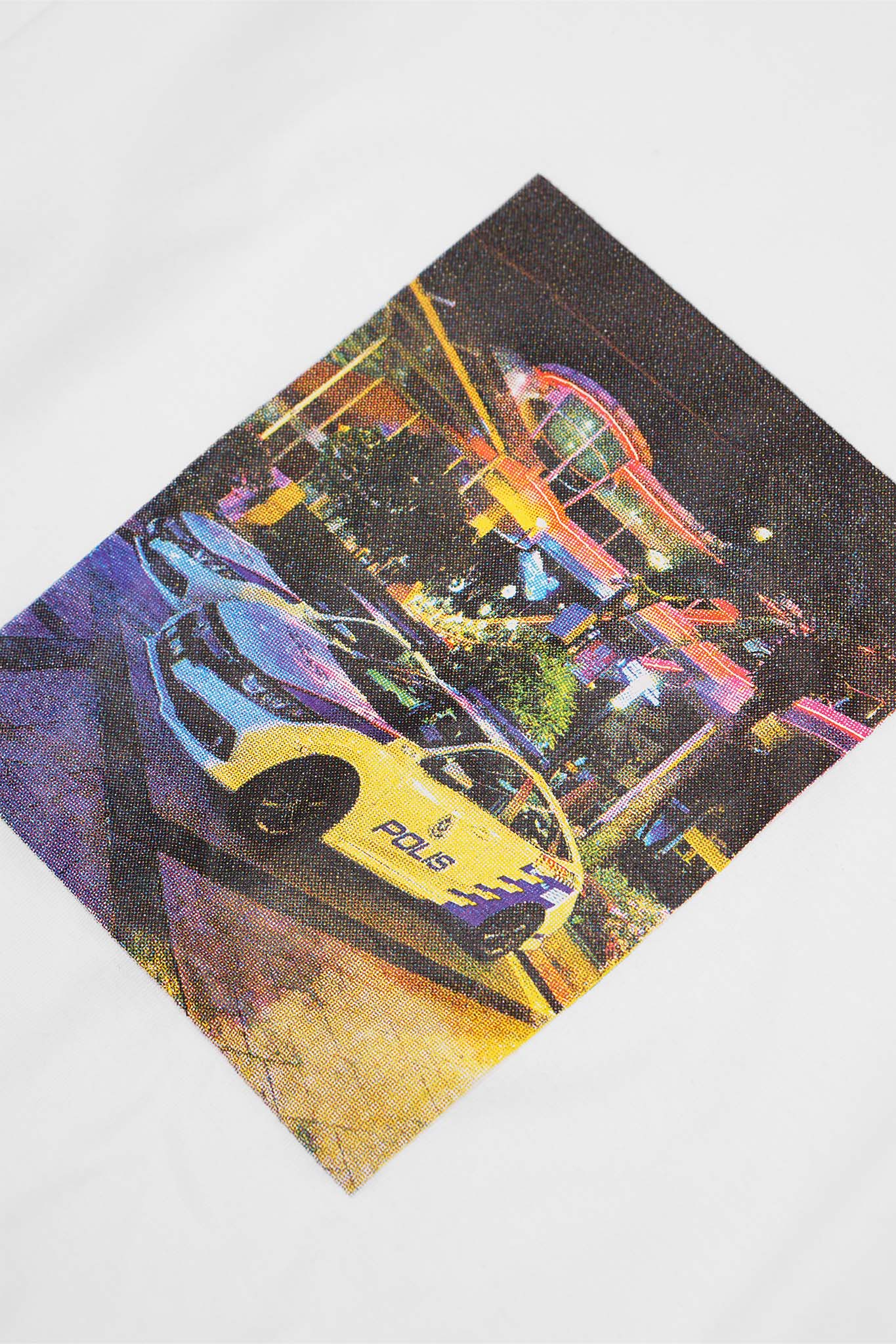 "POLIS" TEE IN WHITE