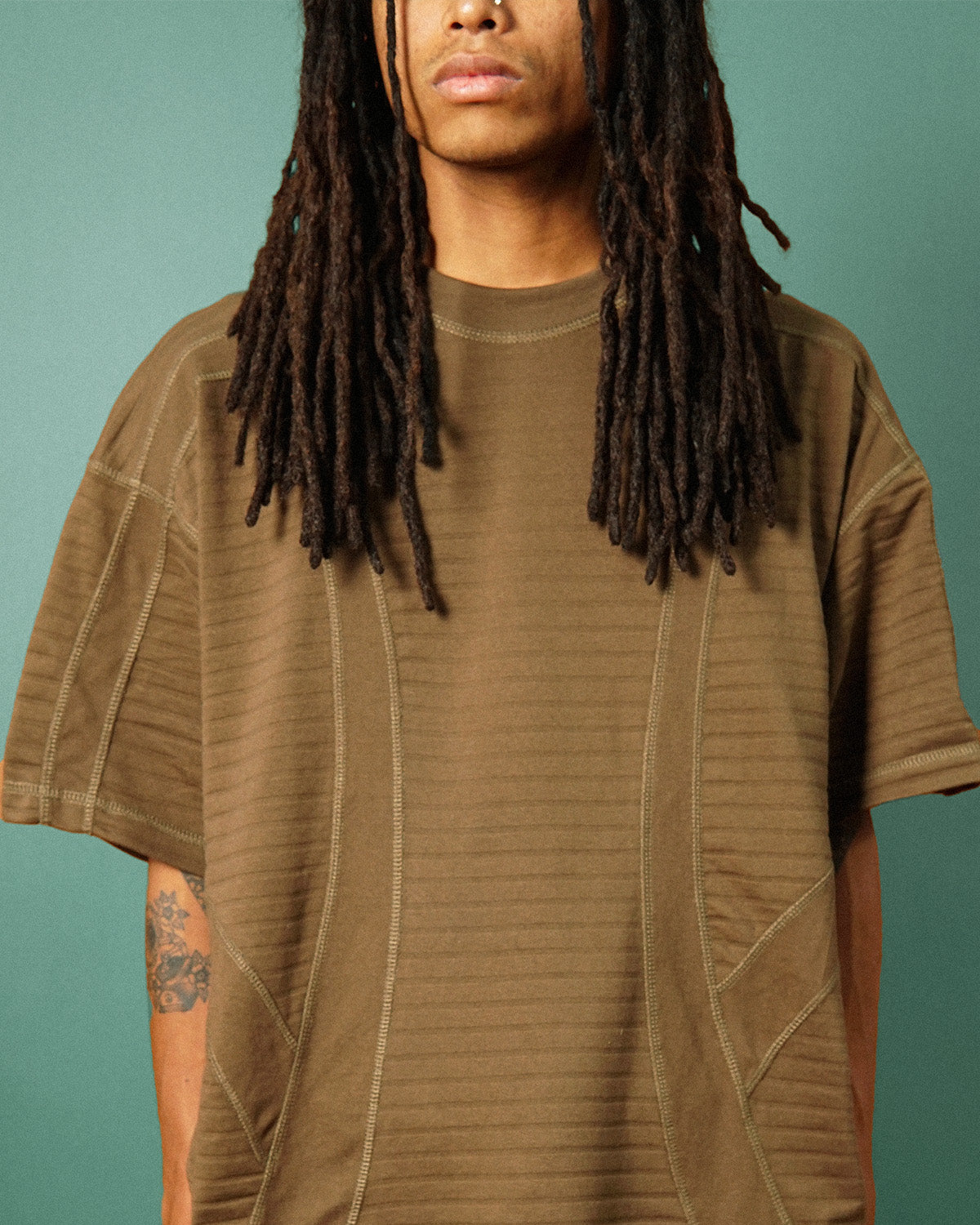 "FLOW" PIQUE TEE IN OLIVE