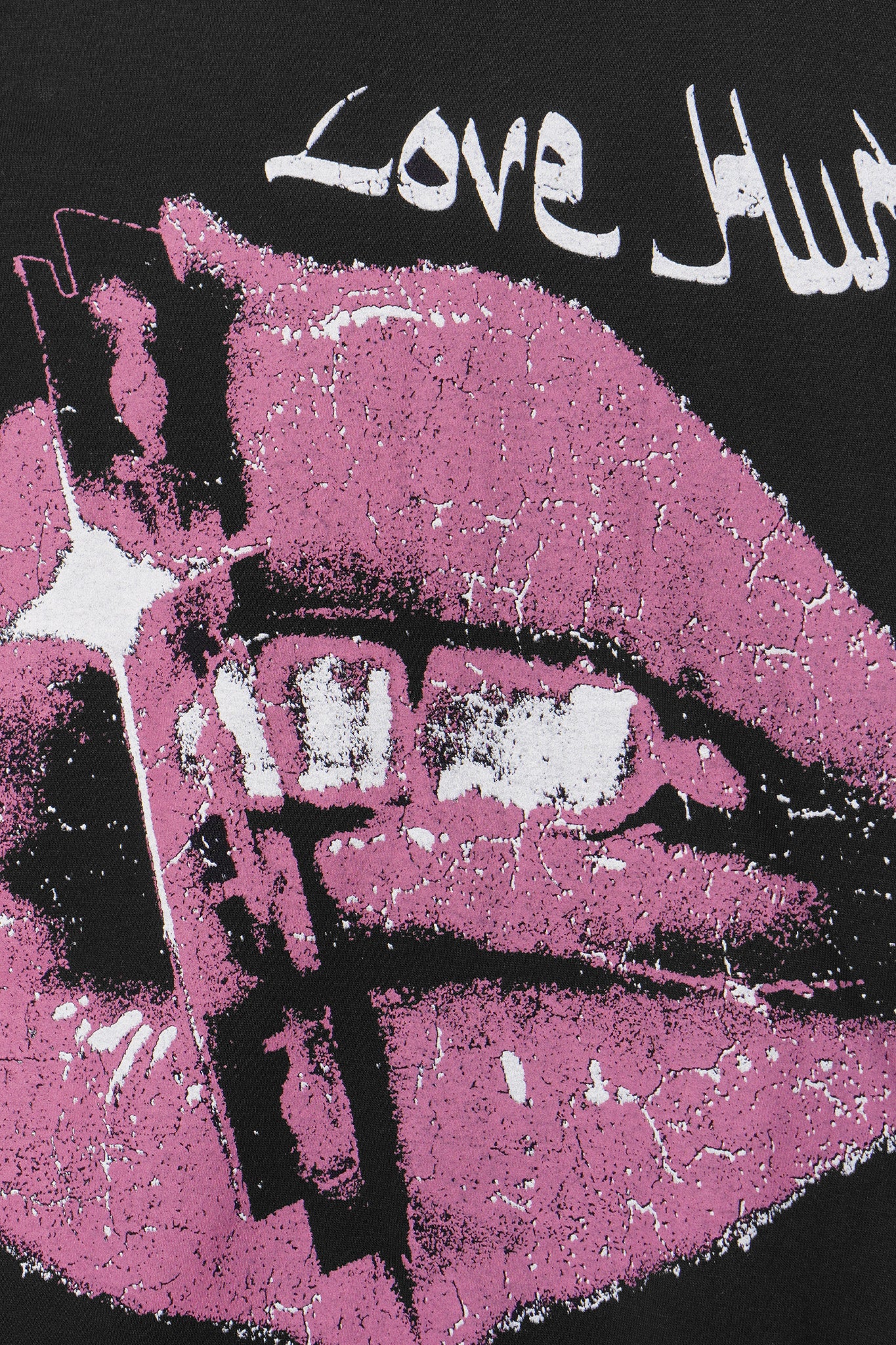 "LOVE HURTS" TEE IN CAVIAR