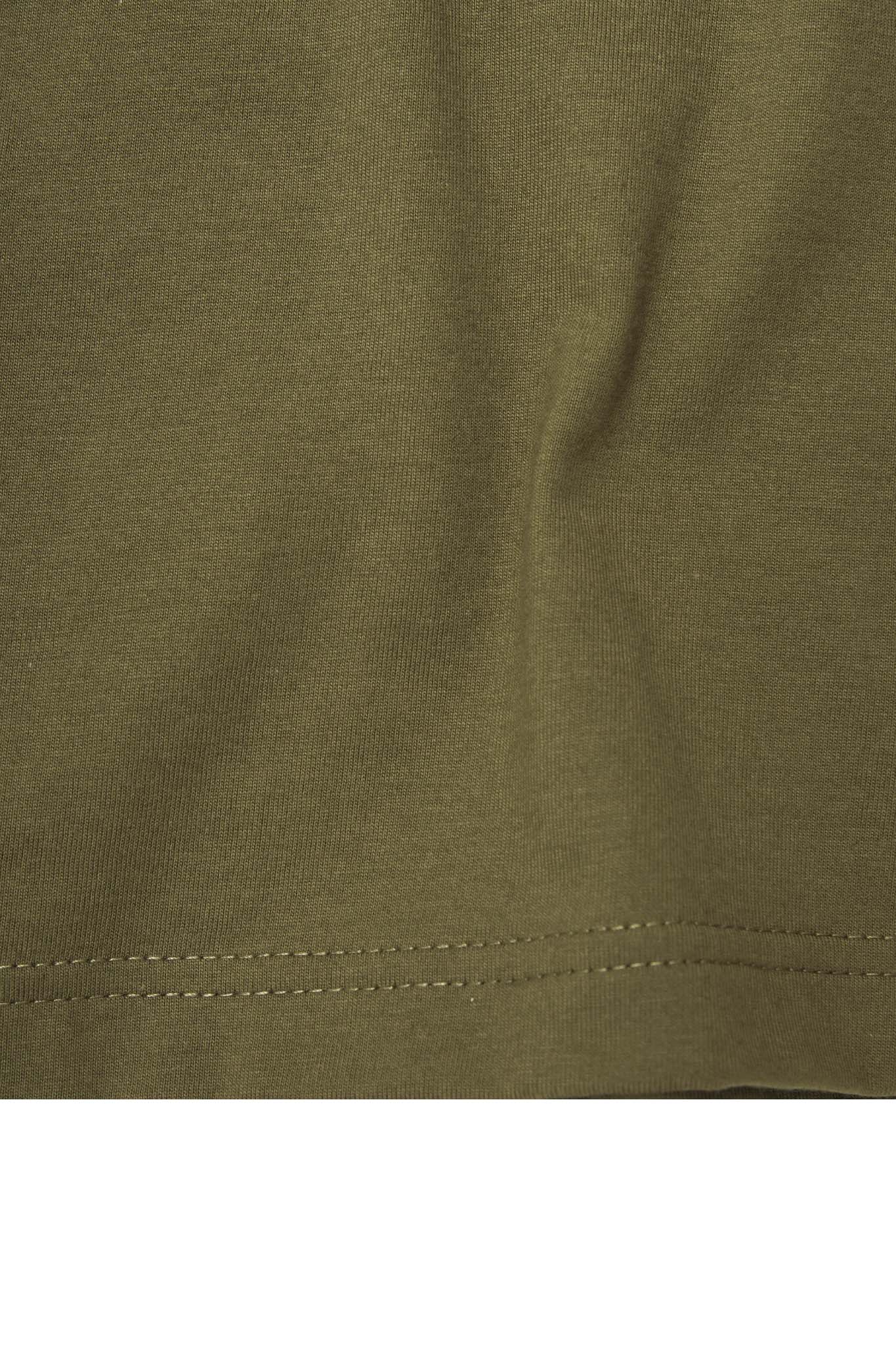 "SAFE TRIP" TEE IN OLIVE