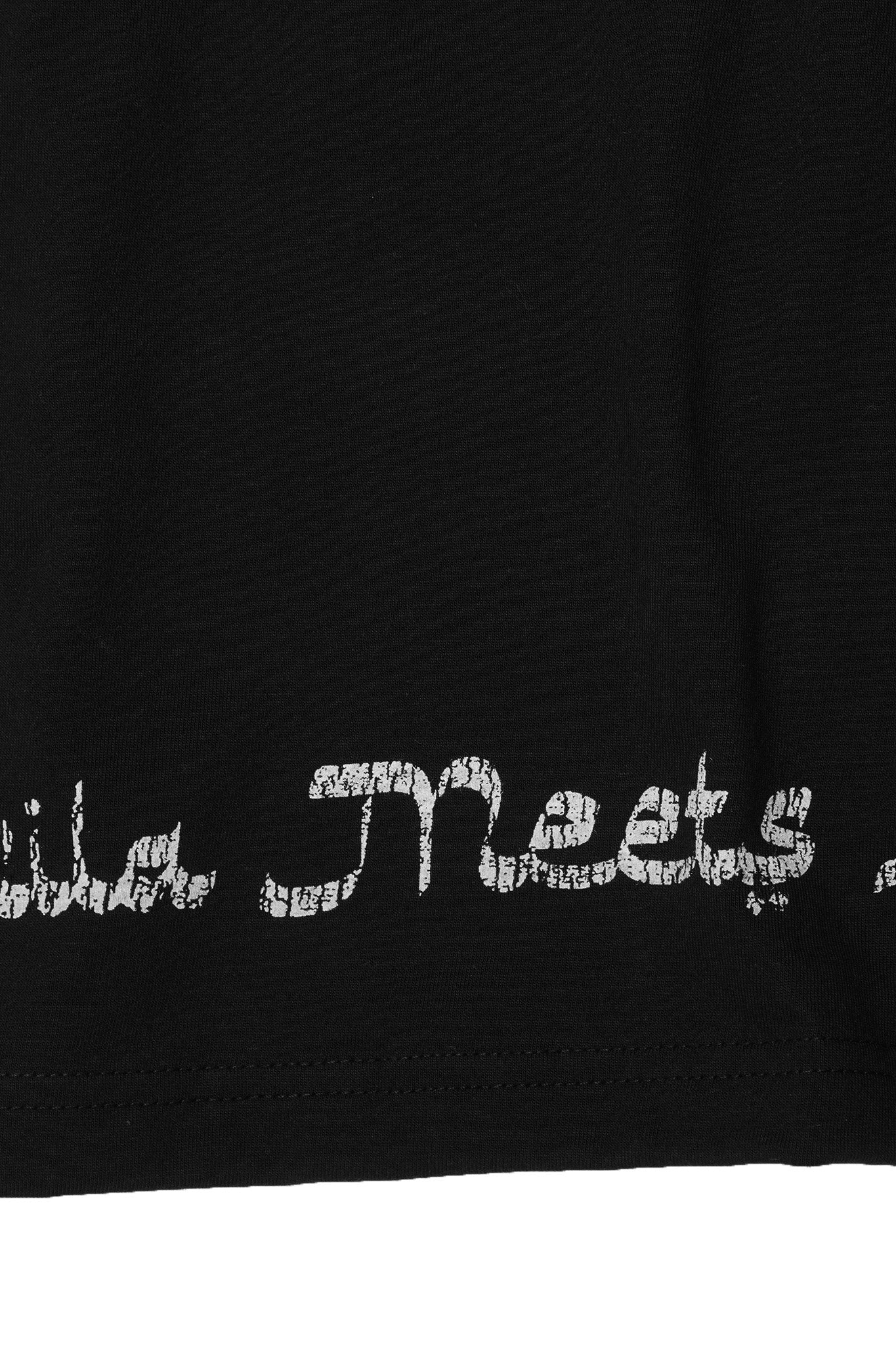 "LOVE HURTS" TEE IN CAVIAR