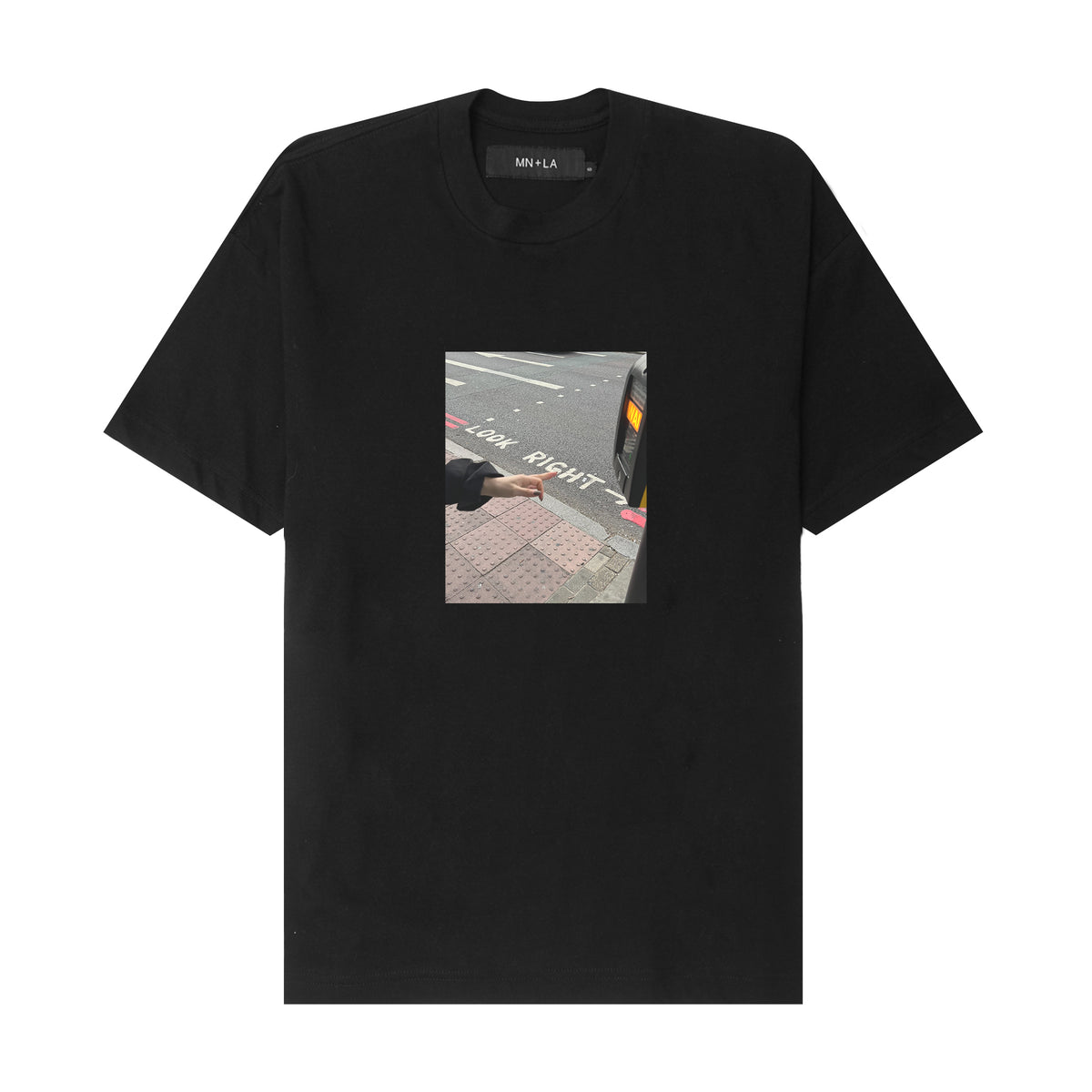 "LOOK RIGHT" TEE IN ANTHRACITE