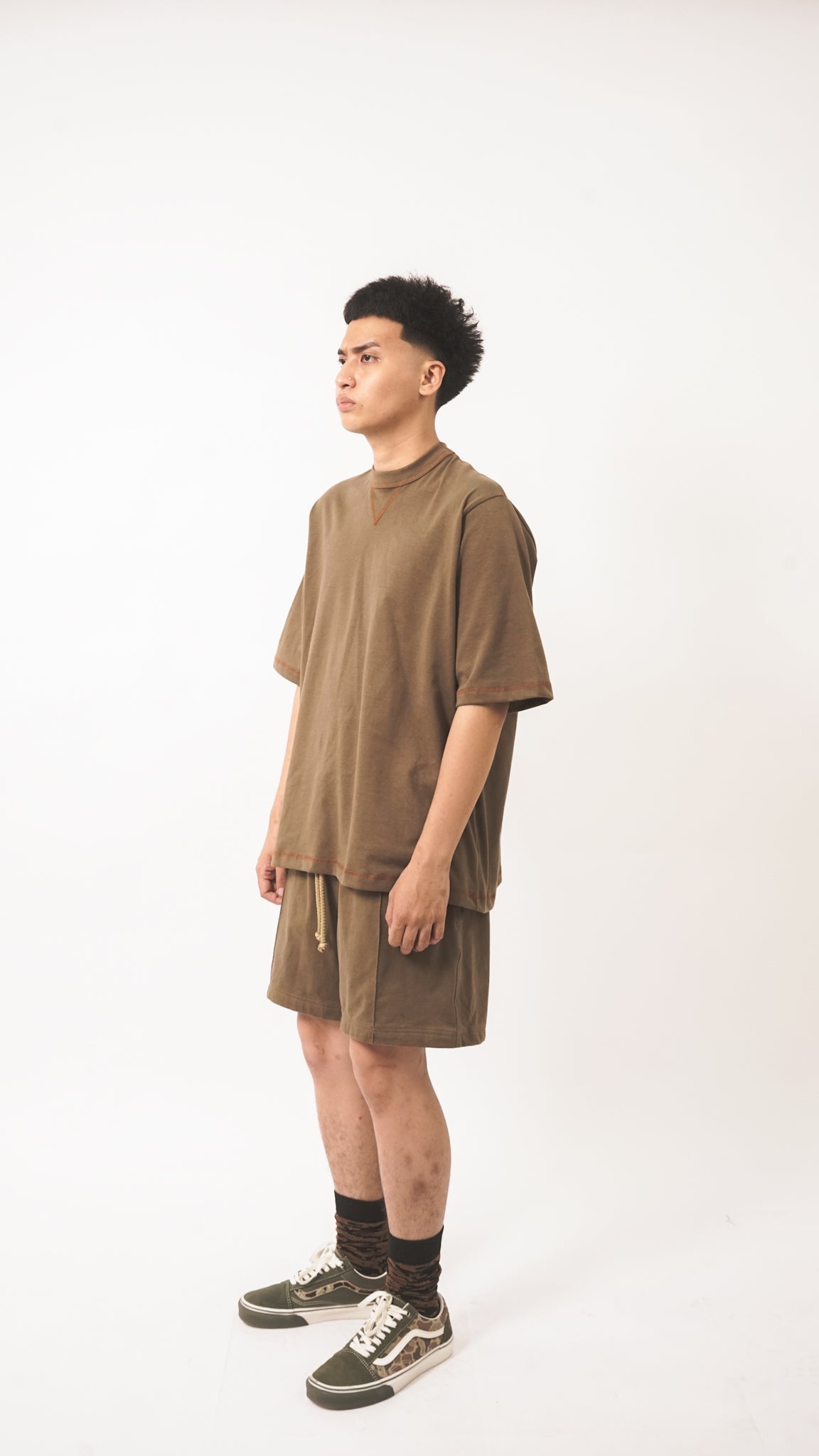 PLEATED HOUSE SHORTS IN DARK MOSS