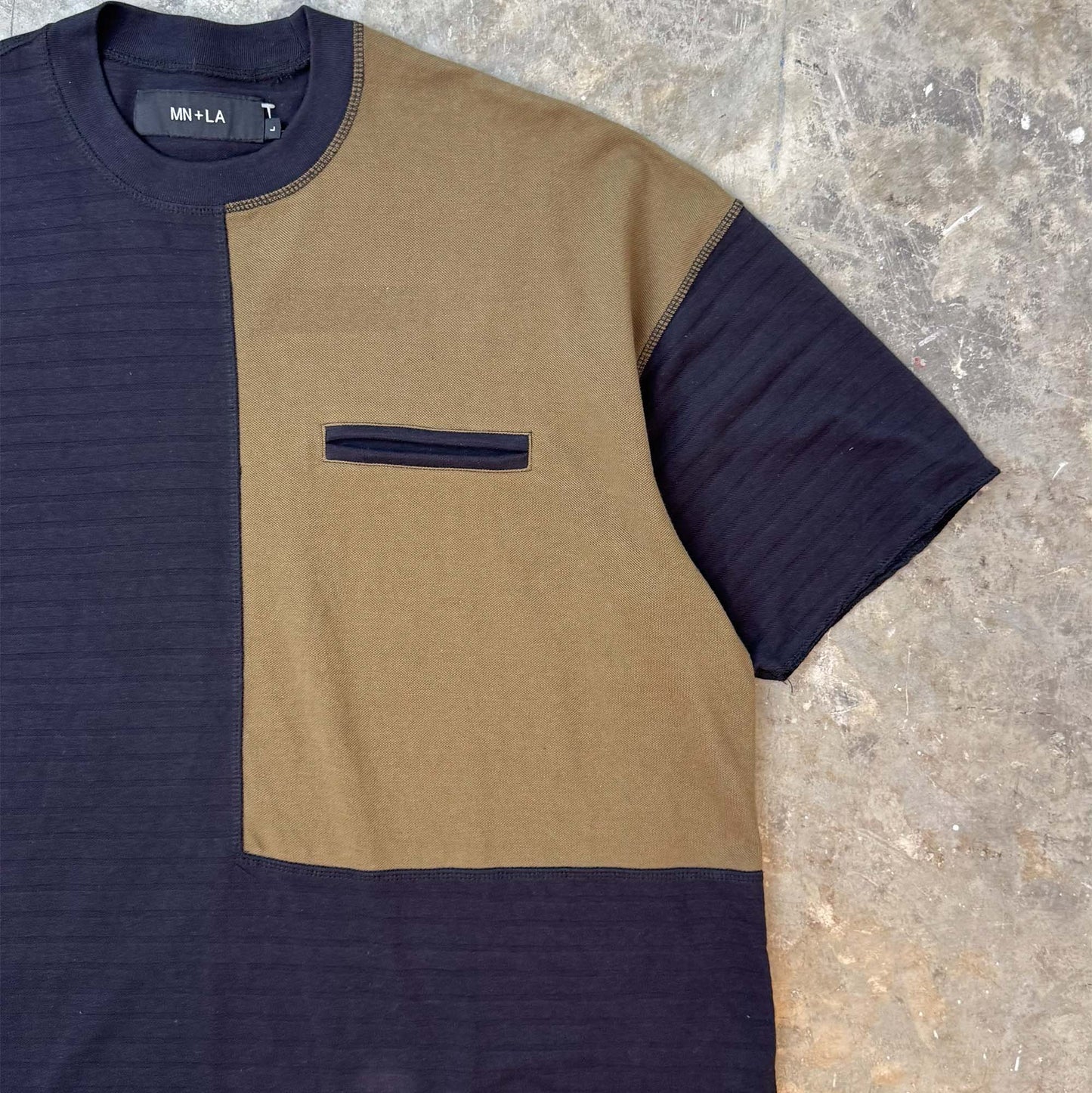 NEEDLEWORK POCKET TEE V2 IN TAIGA