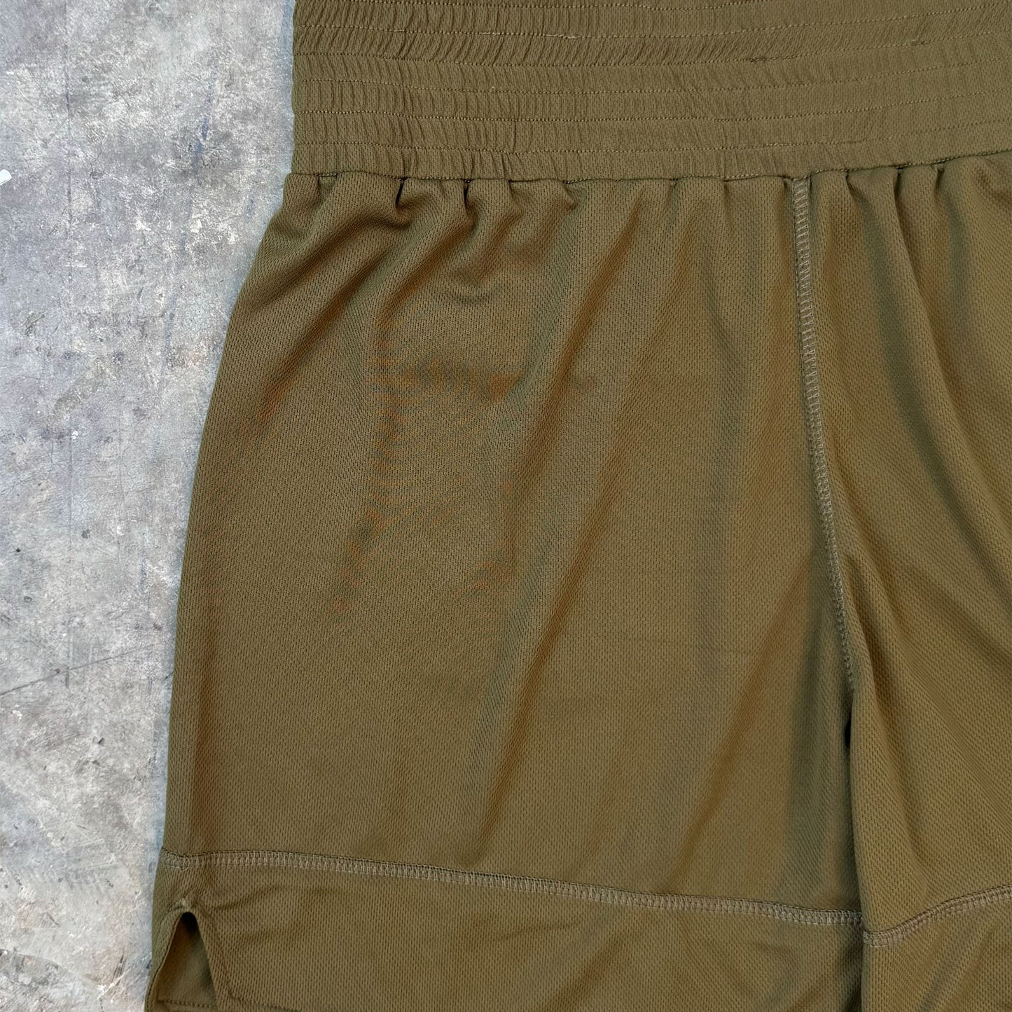 KNUCKLEHEAD MESH SHORTS IN OLIVE