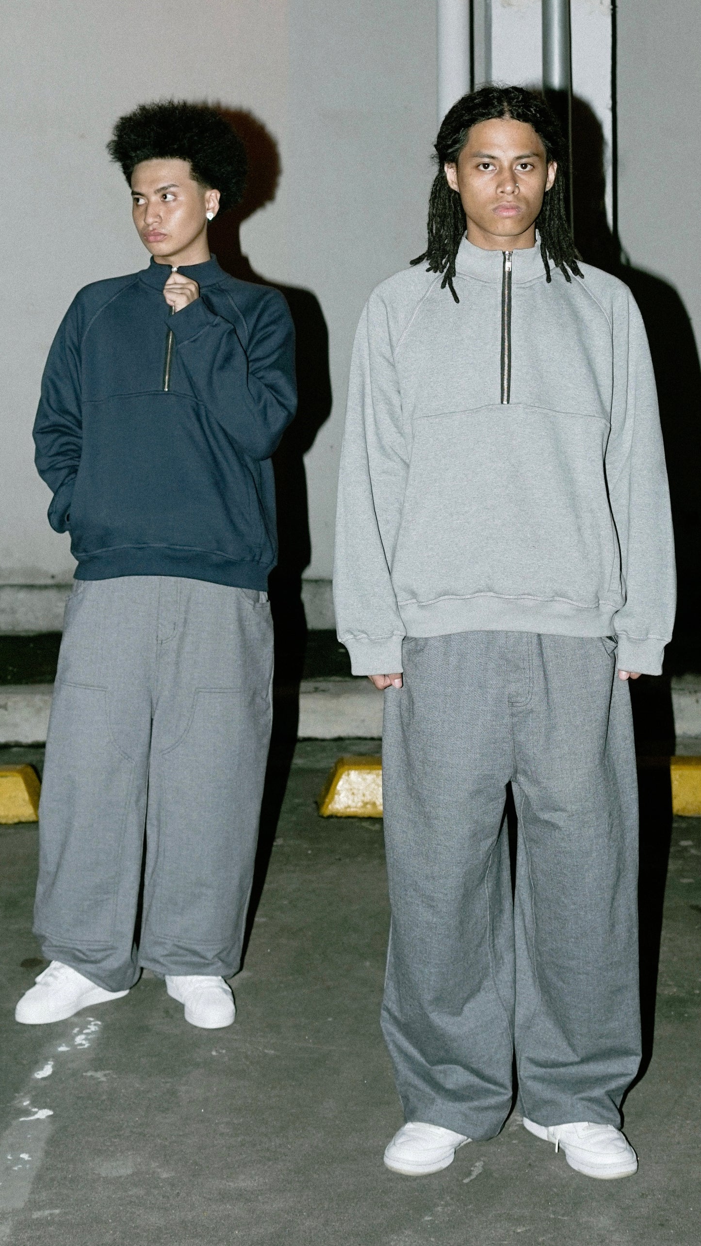 QUARTER ZIP SWEATSHIRT IN HEATHER GREY