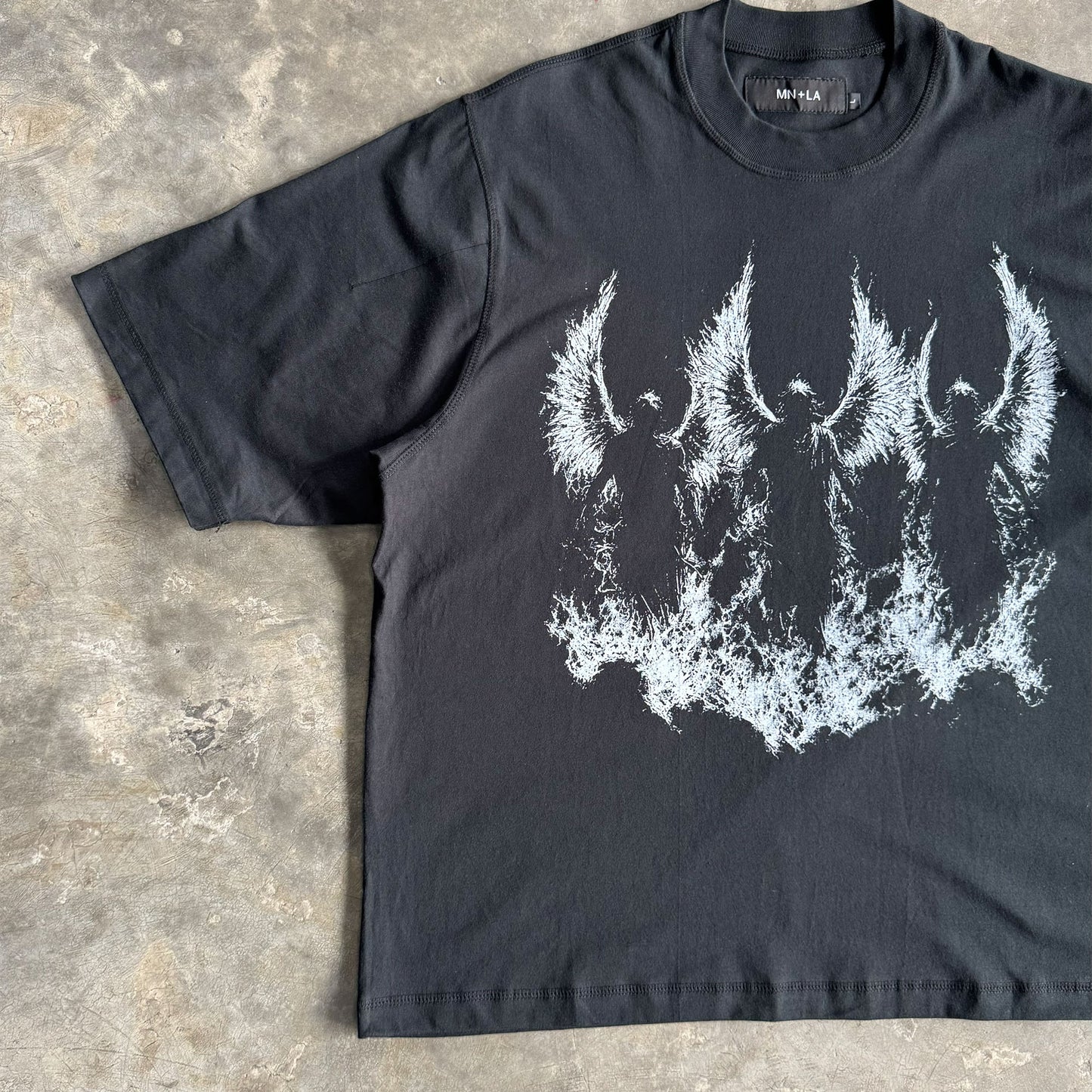 "TRINITY" TEE IN CAVIAR