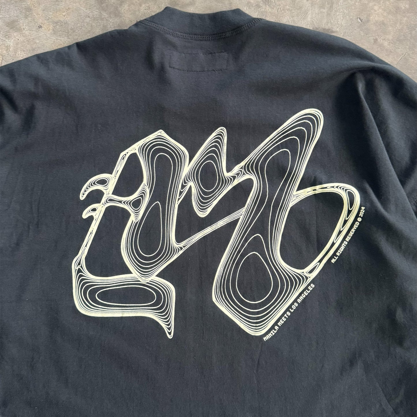 M'$ RIFT VAST TEE IN CAVIAR