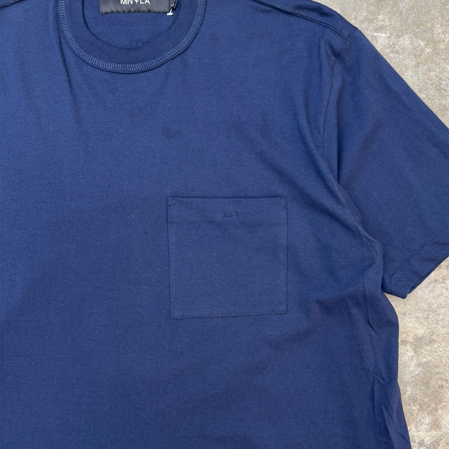 MOCK NECK POCKET TEE V3 IN NAVY
