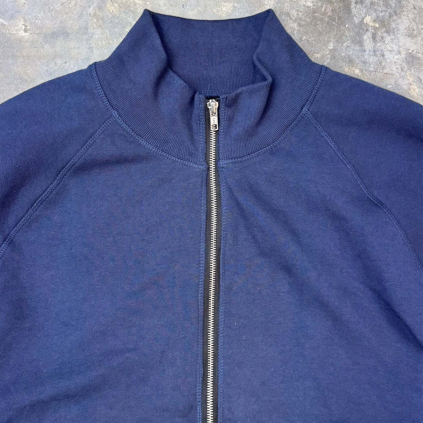 QUARTER ZIP SWEATSHIRT IN NAVY