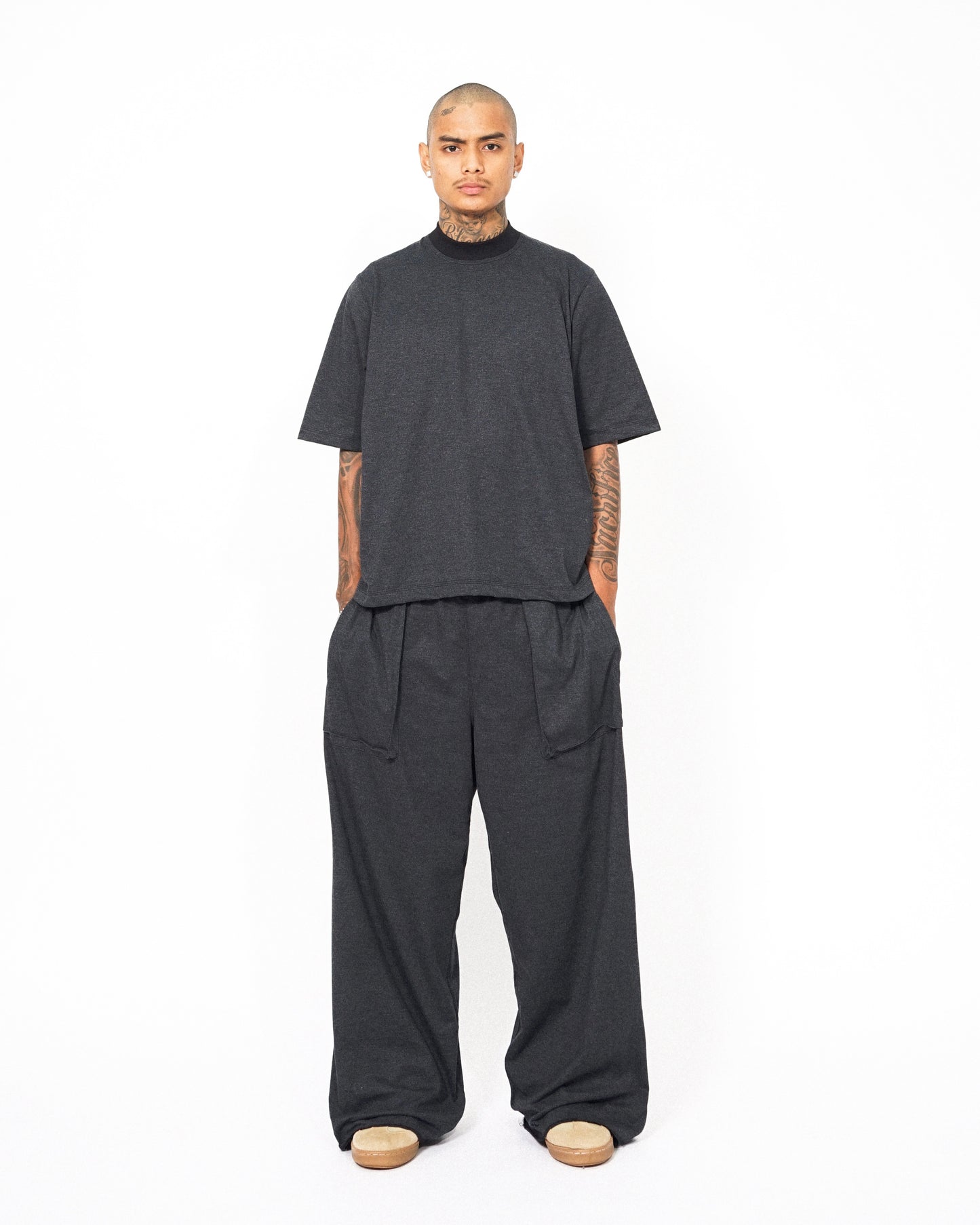 MOCK NECK TEE IN MIDNIGHT HEATHER