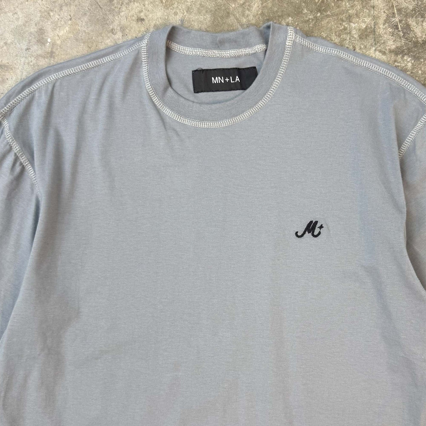 M+ MOCK NECK TEE IN GLACIER