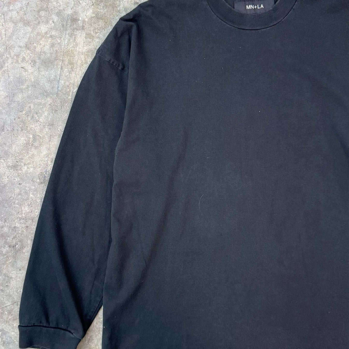 LONGSLEEVE TEE IN CAVIAR