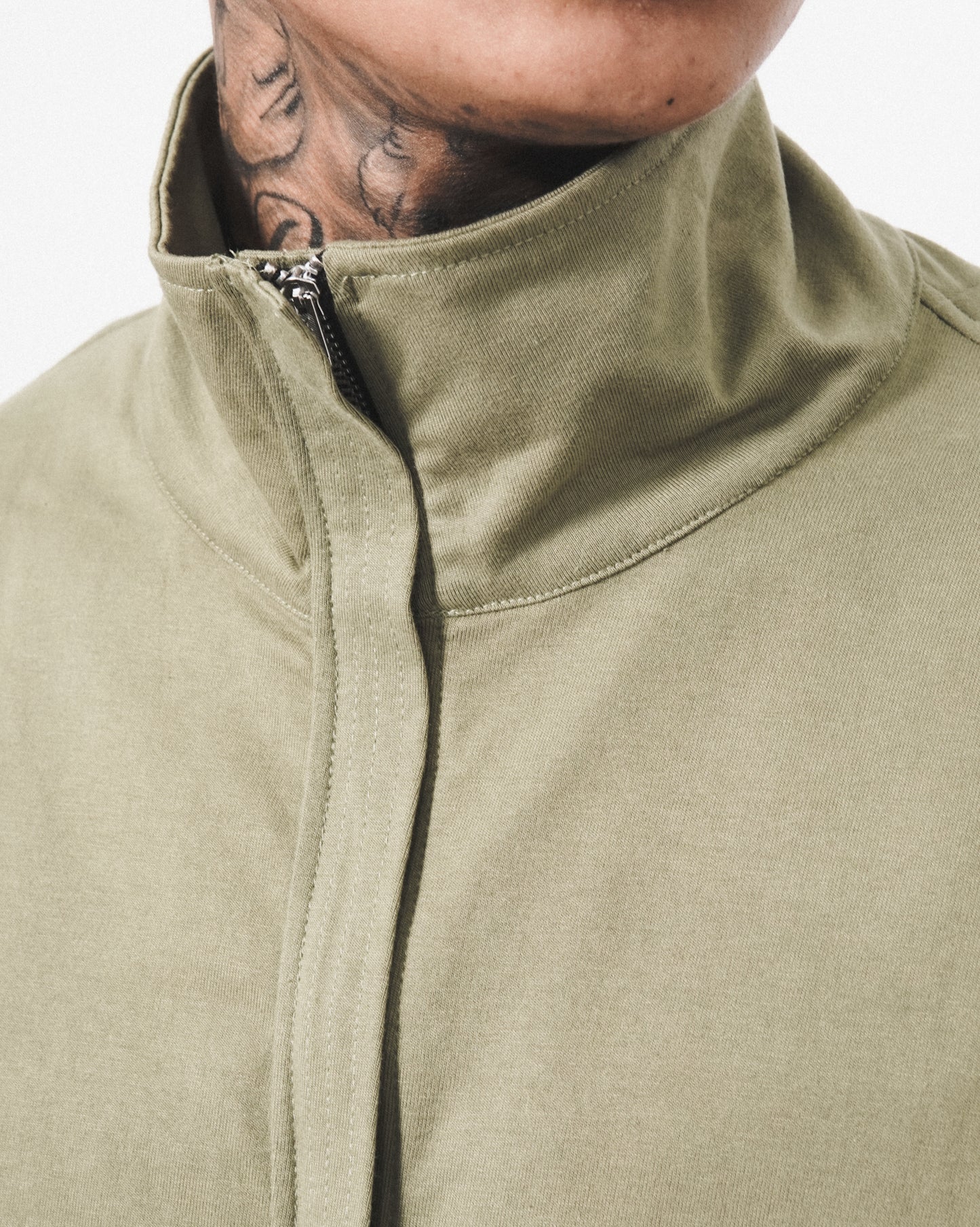 QUARTER ZIP L/S TEE IN OLIVE