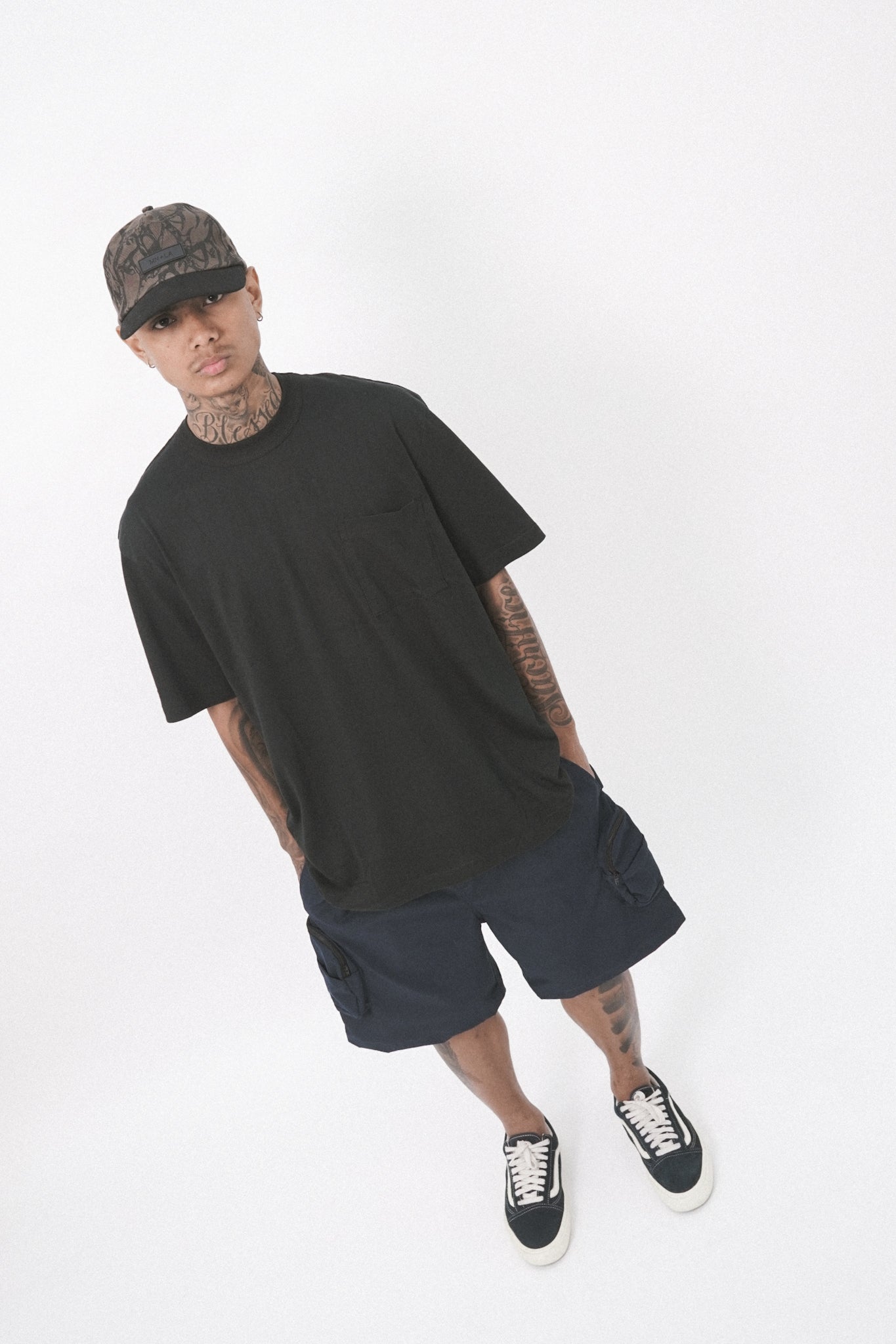 CLASSIC LITE POCKET TEE V3 IN CAVIAR