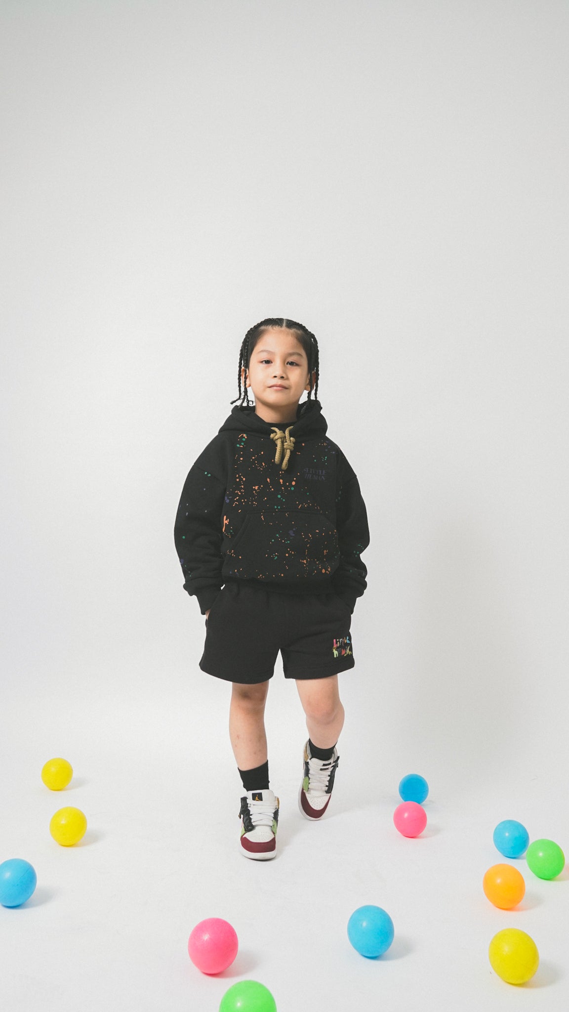 "CRAYONS" LITTLE HUMAN™ SWEATSHORTS IN ANTHRACITE