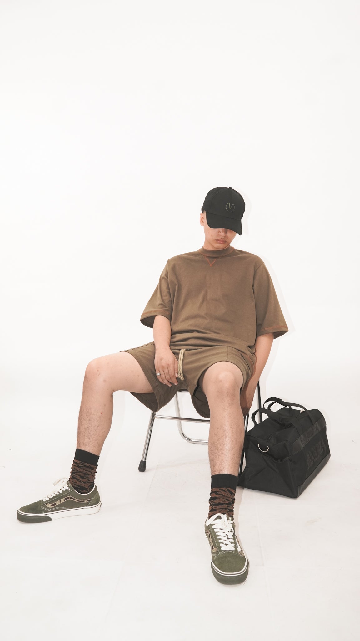 PLEATED HOUSE SHORTS IN DARK MOSS