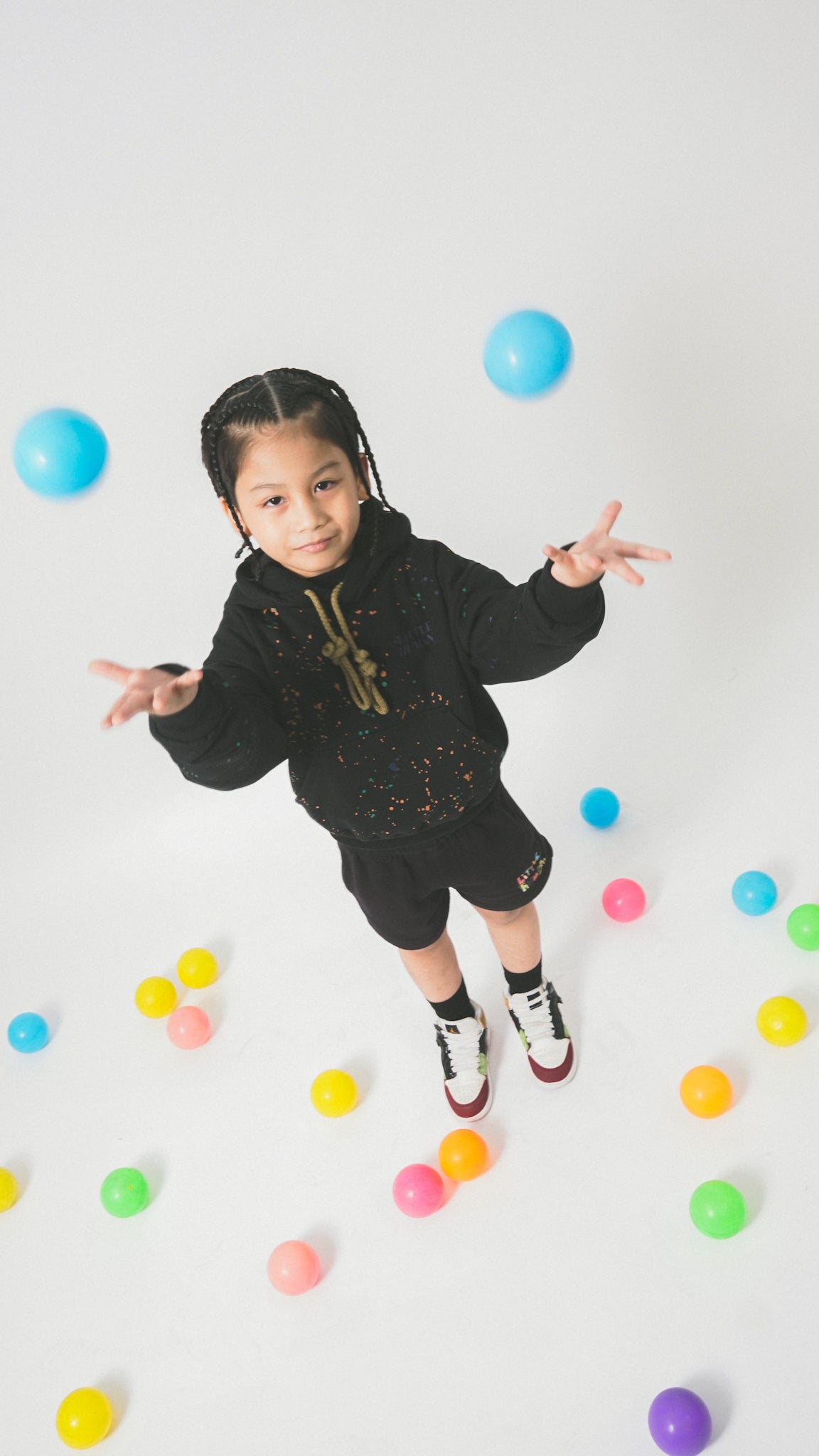 "CRAYONS" LITTLE HUMAN™ SWEATSHORTS IN ANTHRACITE