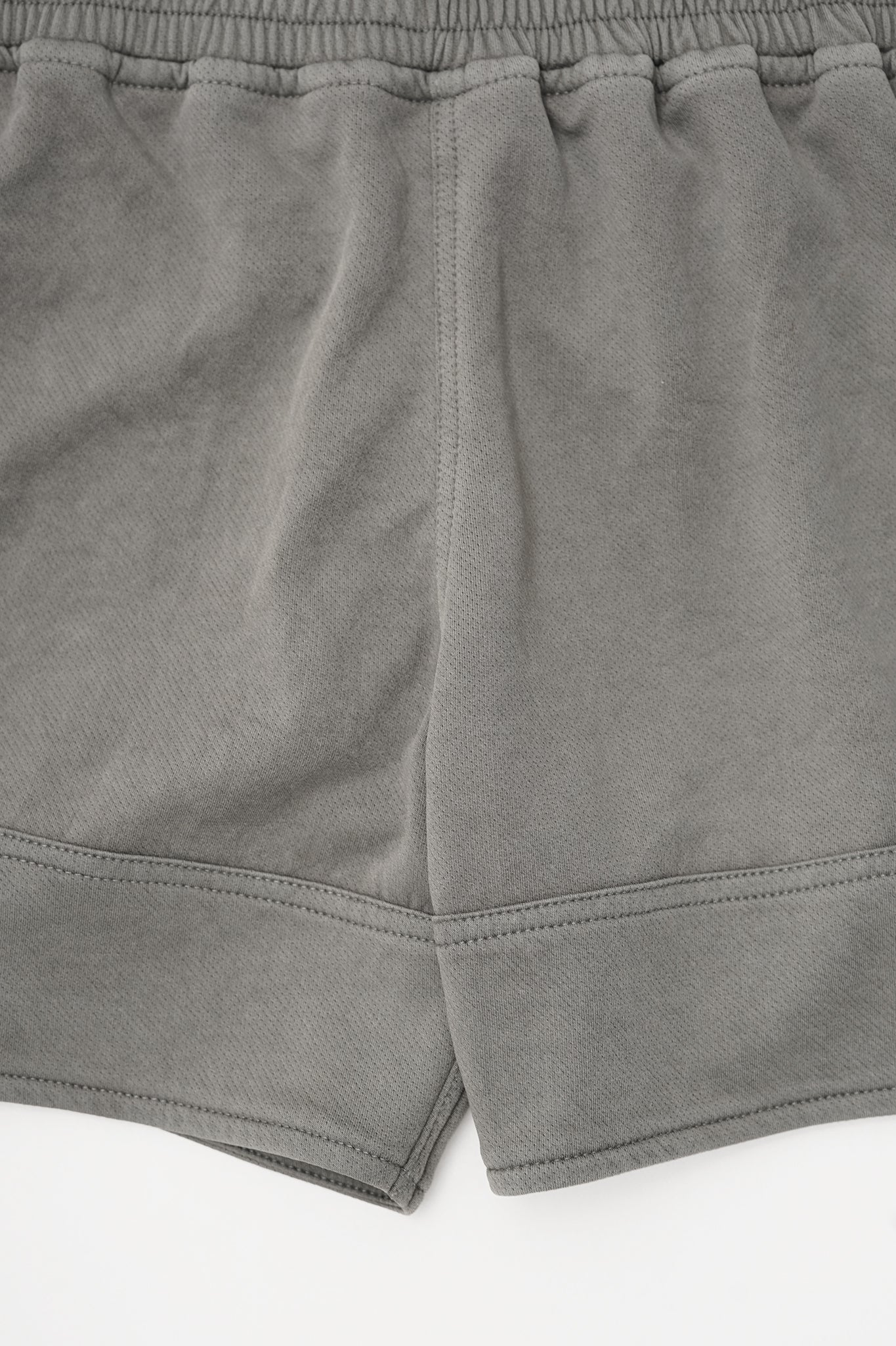 KNUCKLE HEAD MESH SHORTS IN STONE GREY