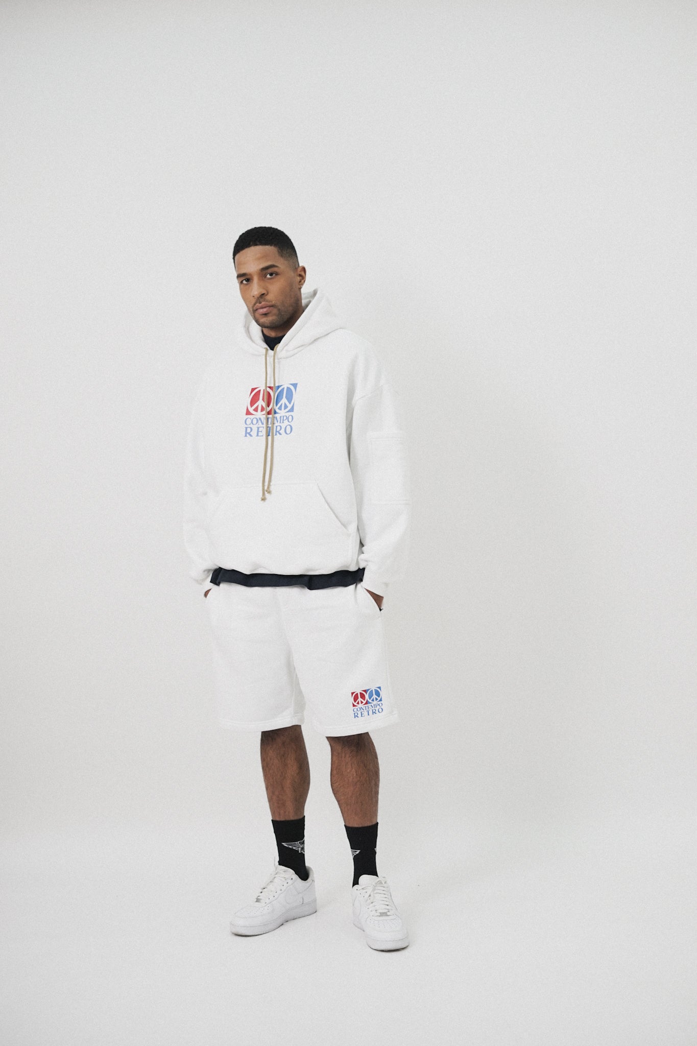 "CONTEMPO RETRO 2 PEACE" SWEATSHORTS IN WHITE