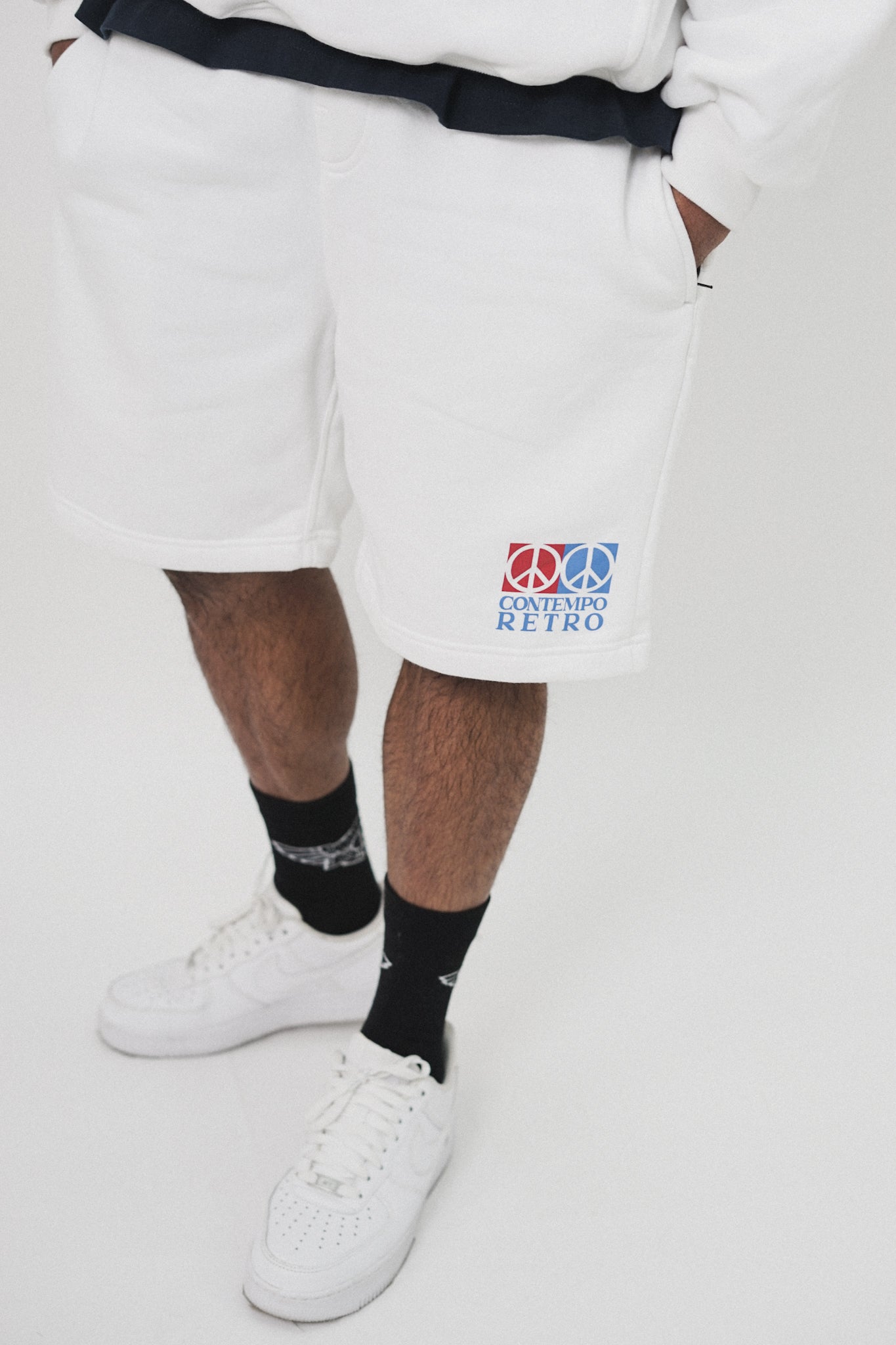 "CONTEMPO RETRO 2 PEACE" SWEATSHORTS IN WHITE