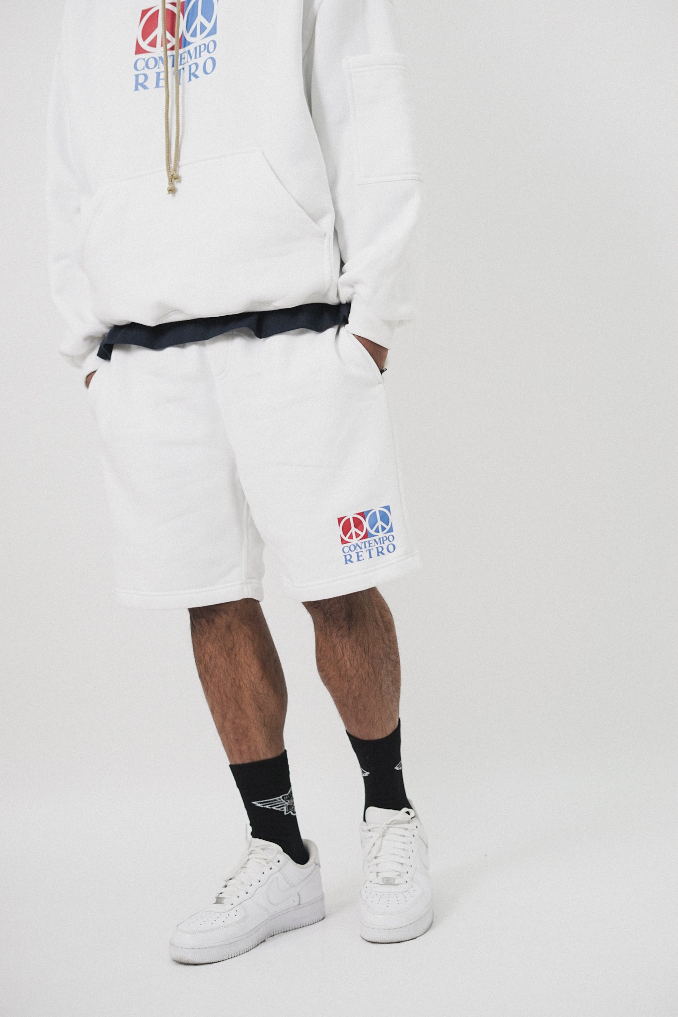 "CONTEMPO RETRO 2 PEACE" SWEATSHORTS IN WHITE