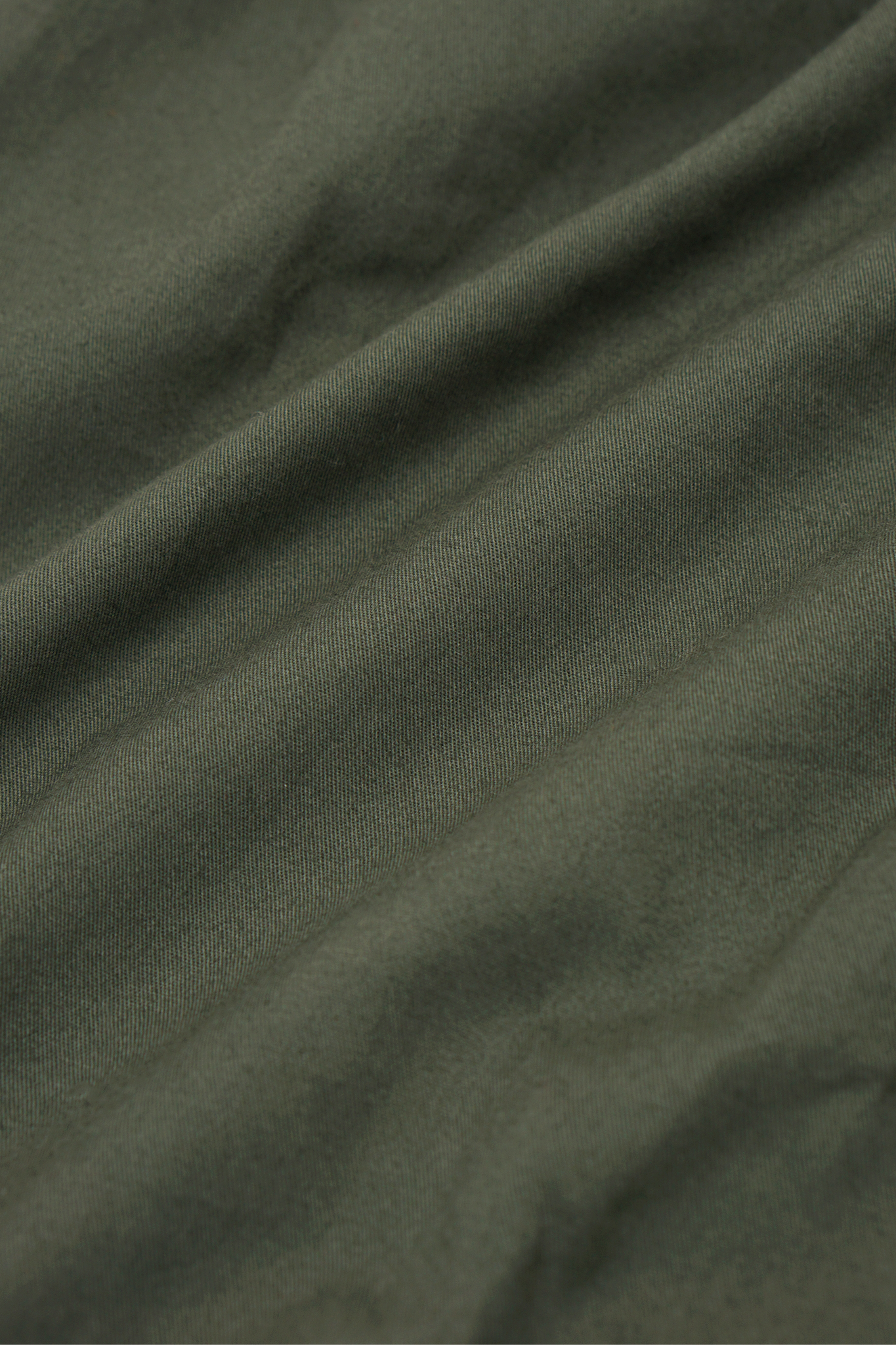 PLEATED HOUSE SHORTS IN MOSS GREEN