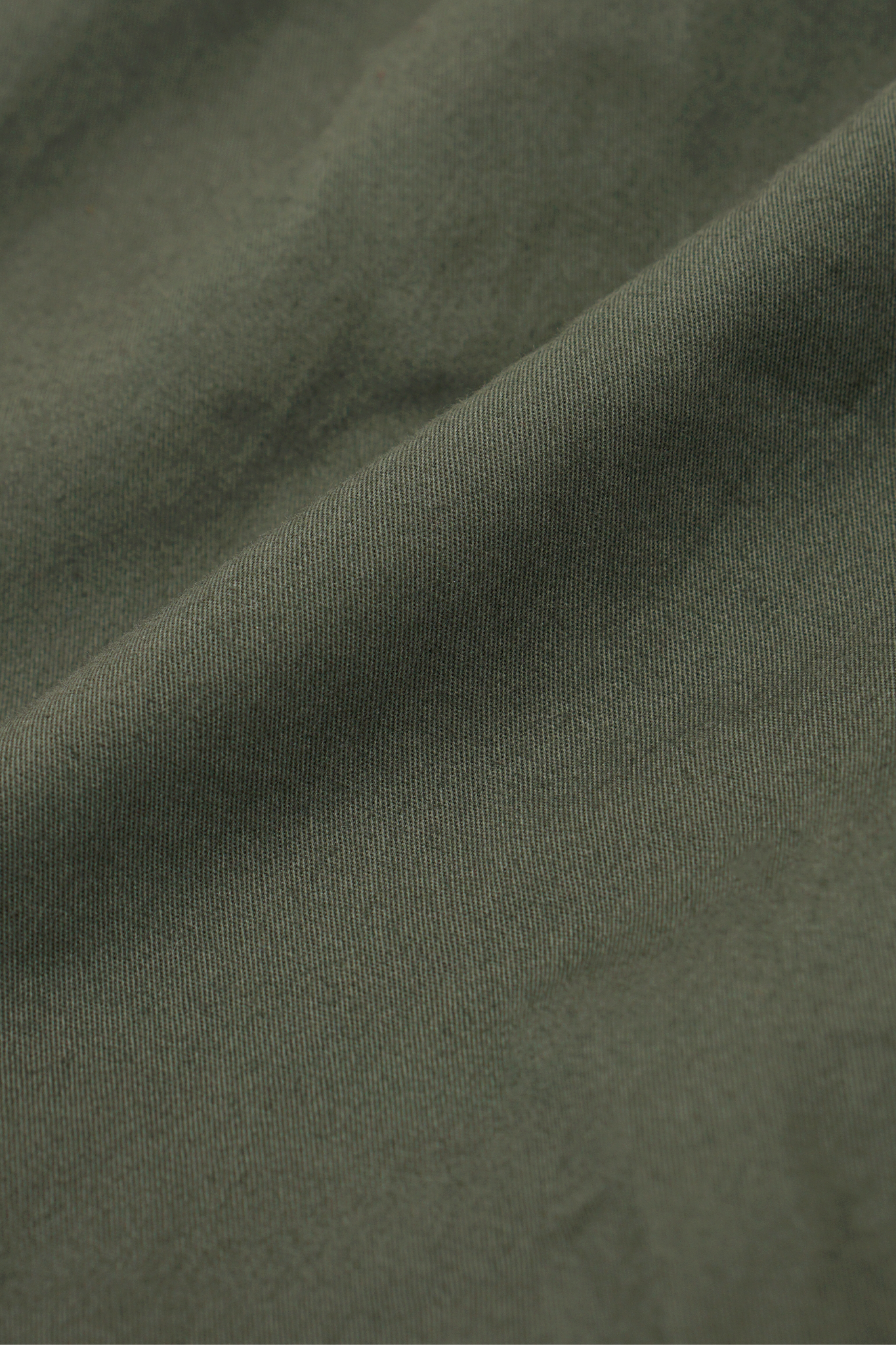 PLEATED HOUSE SHORTS IN MOSS GREEN