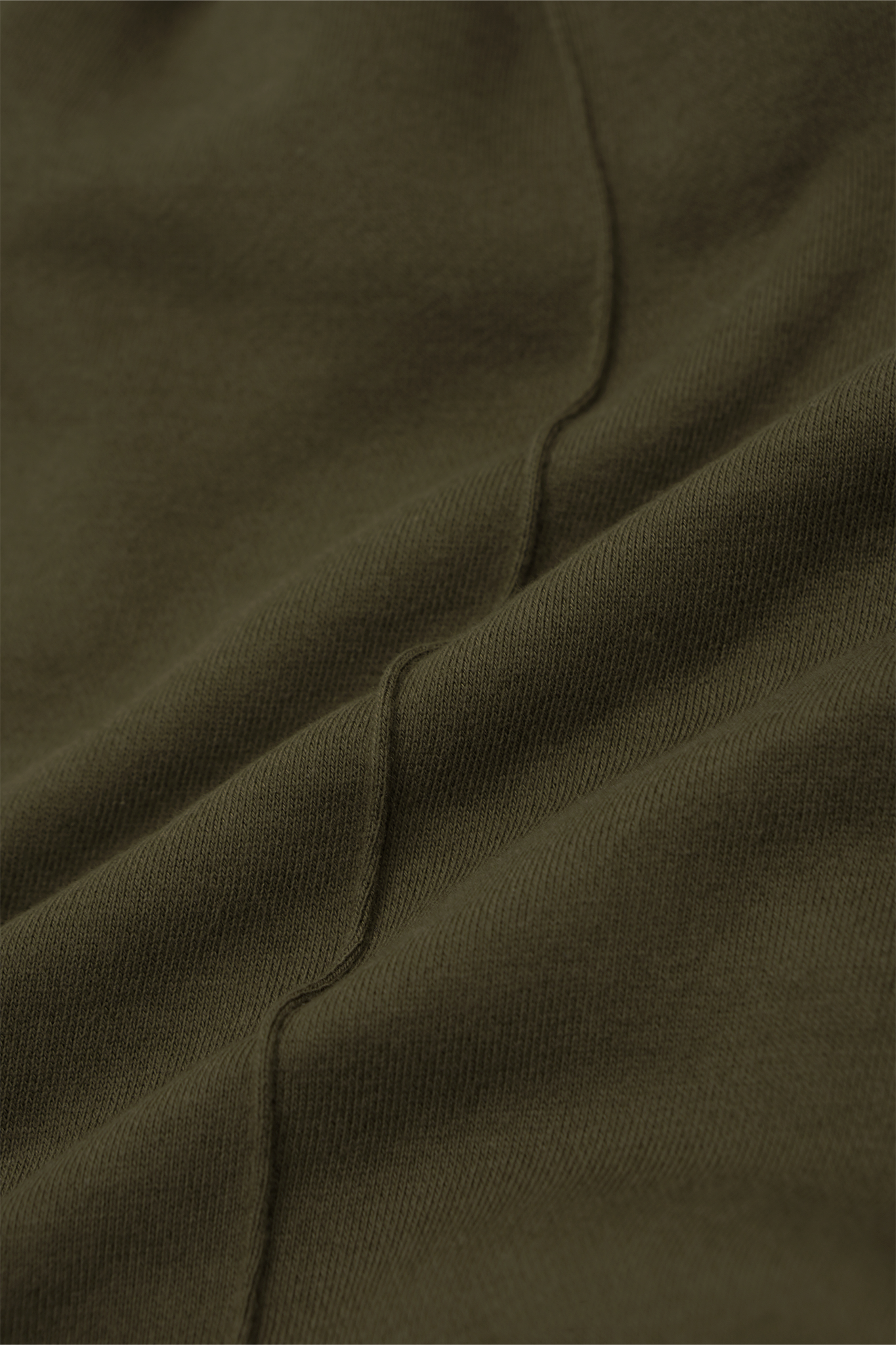 PLEATED HOUSE SHORTS IN OLIVE
