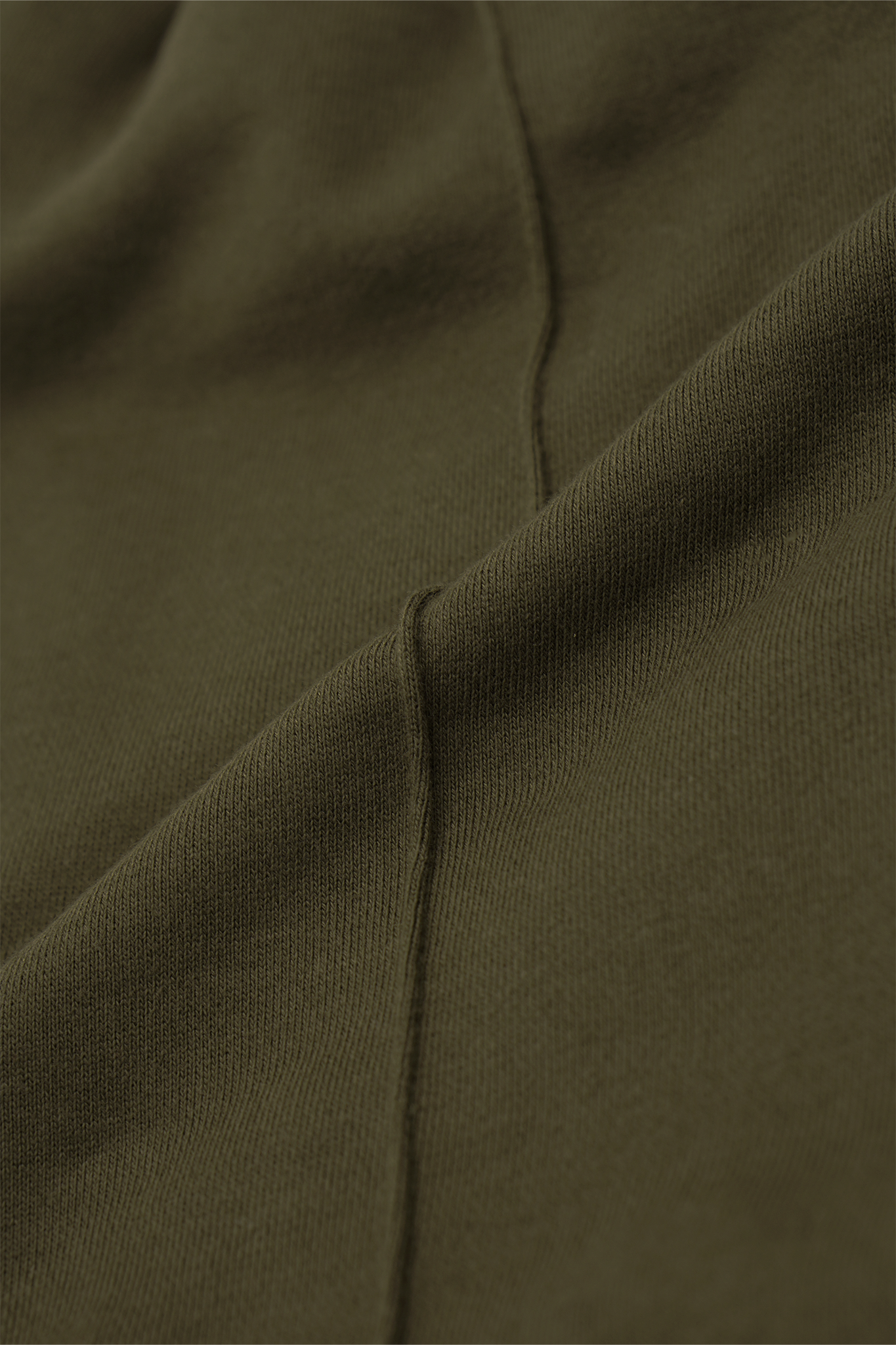 PLEATED HOUSE SHORTS IN OLIVE