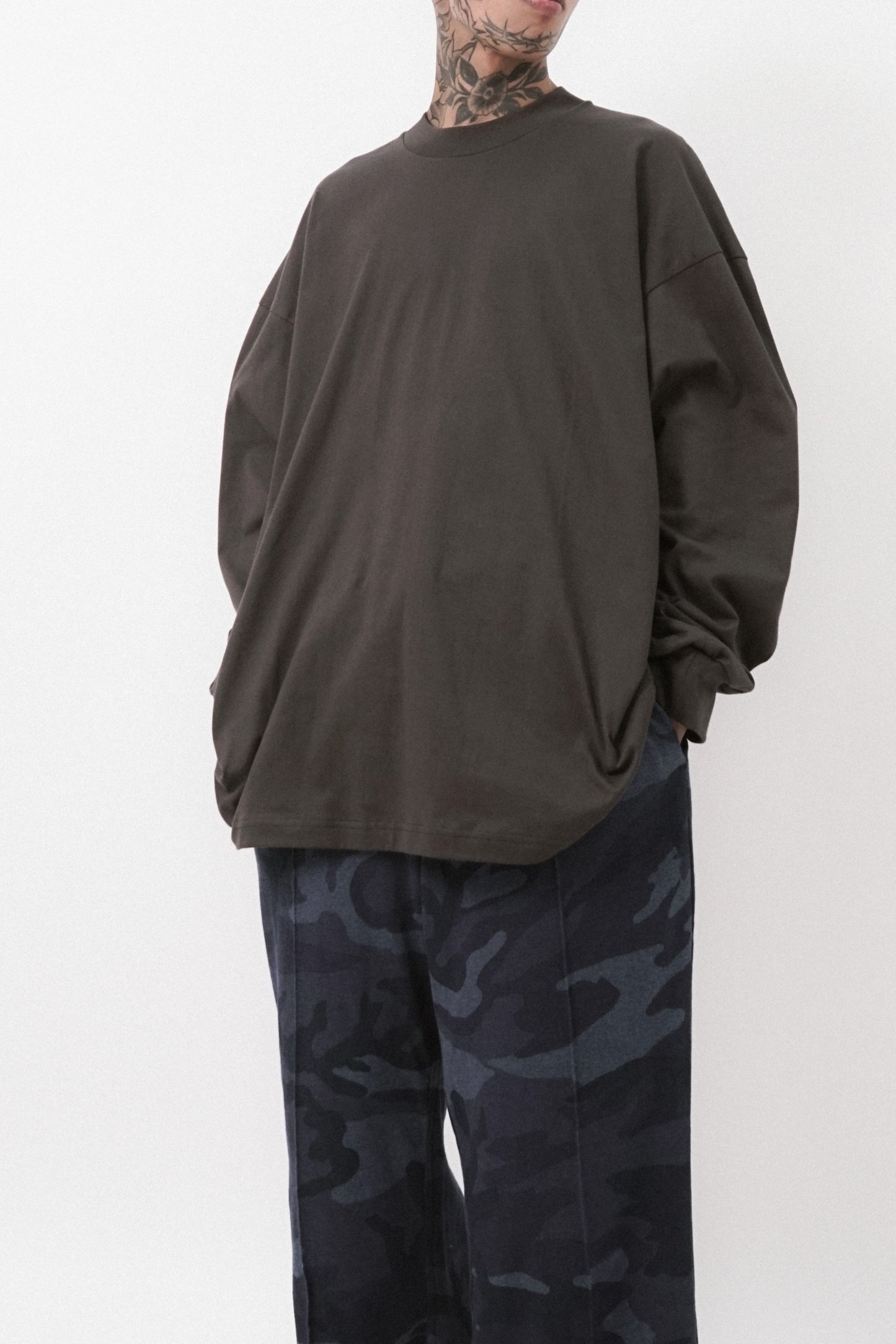 DEEP TRENCH CAMO PLEATED WIDE LOUNGE PANTS