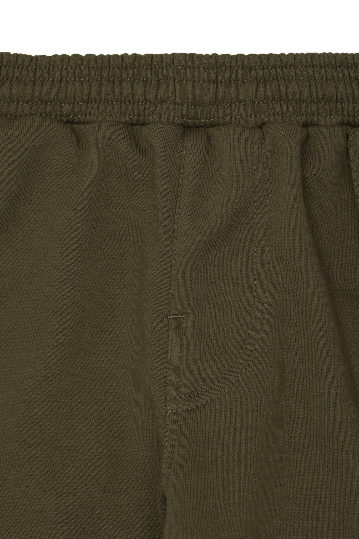 PLEATED HOUSE SHORTS IN OLIVE