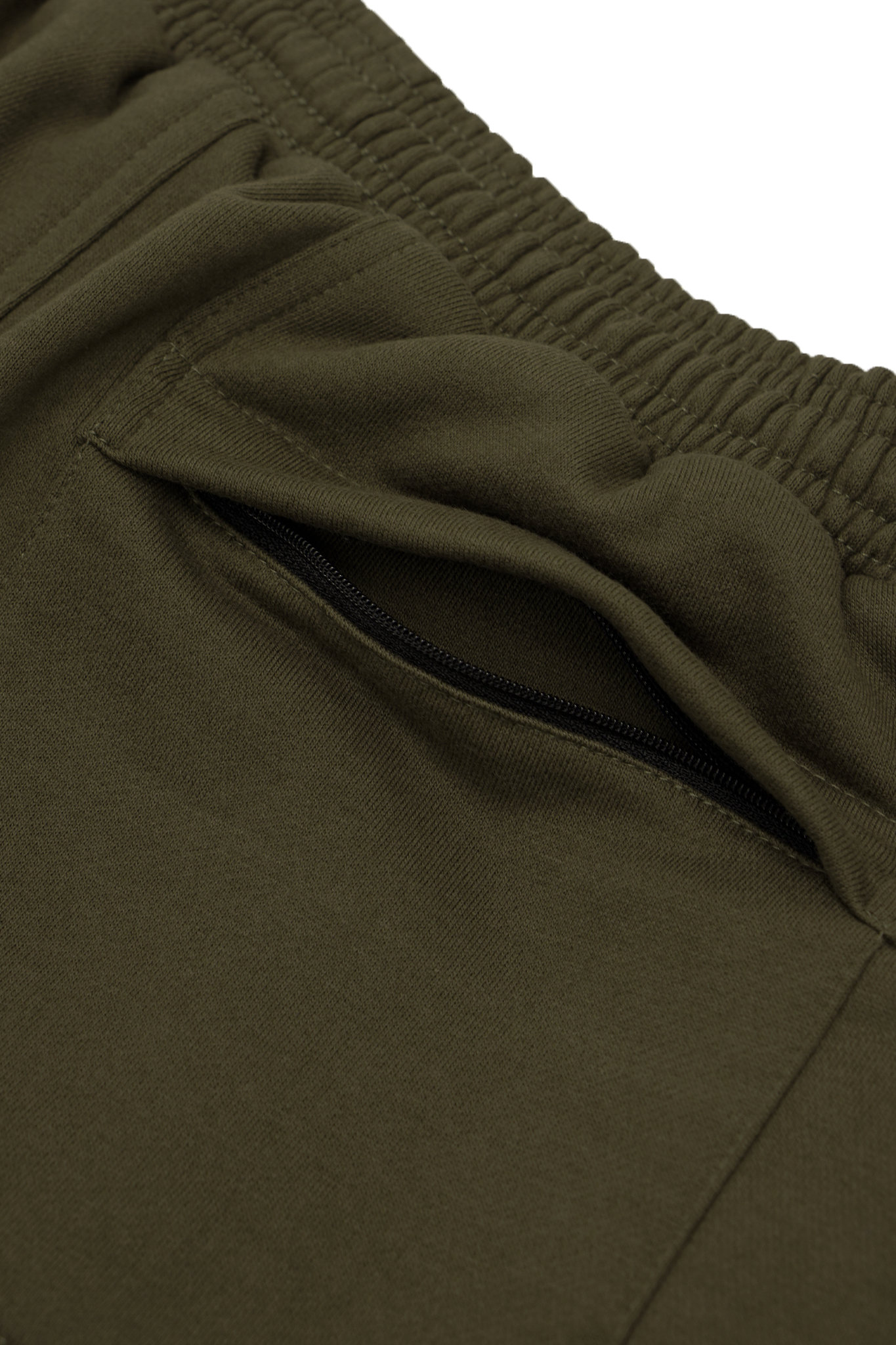 PLEATED HOUSE SHORTS IN OLIVE