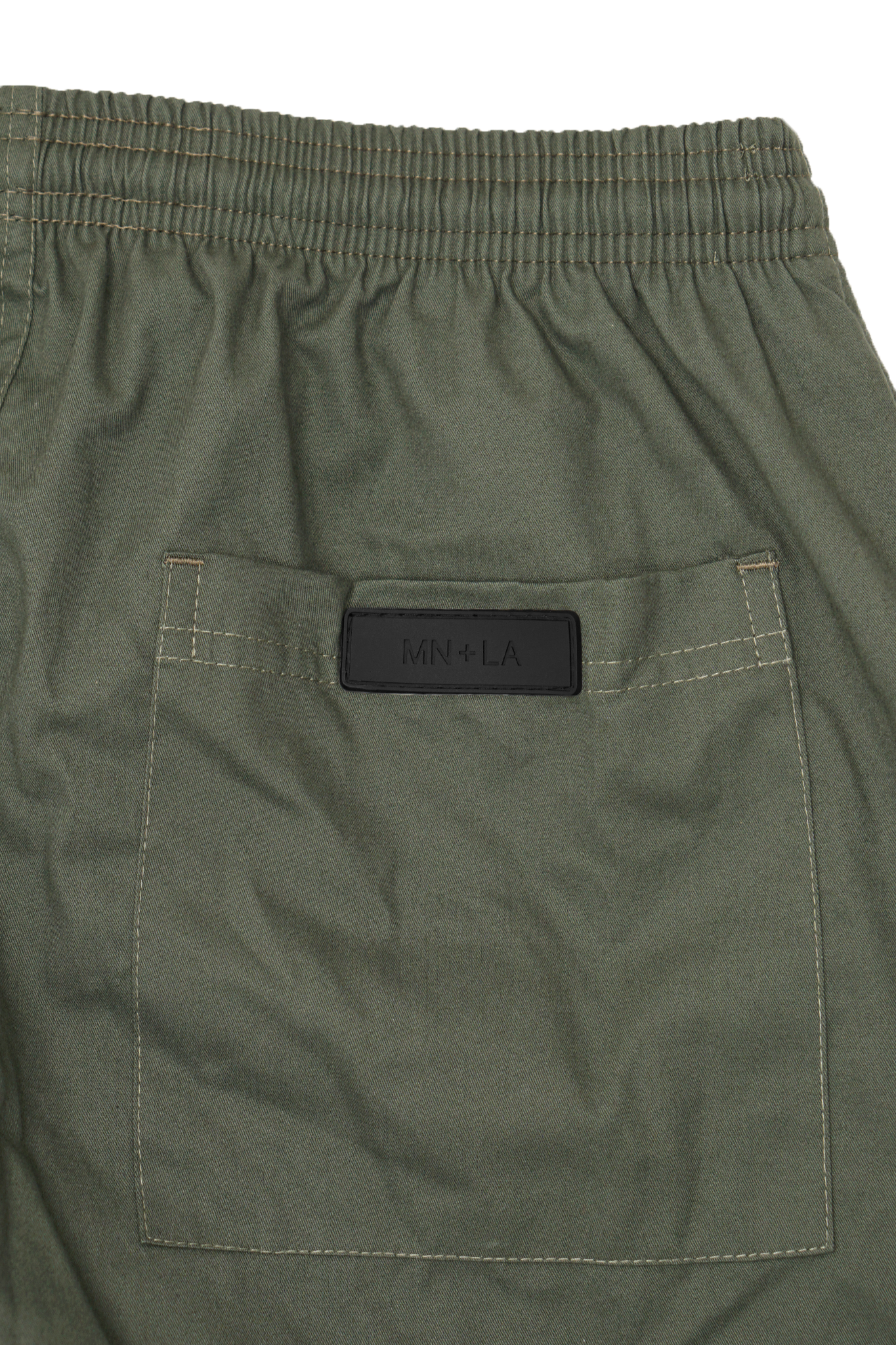PLEATED HOUSE SHORTS IN MOSS GREEN