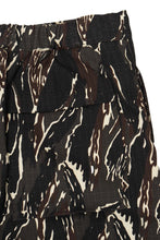 HIKE SHORTS IN TIGER CAMO