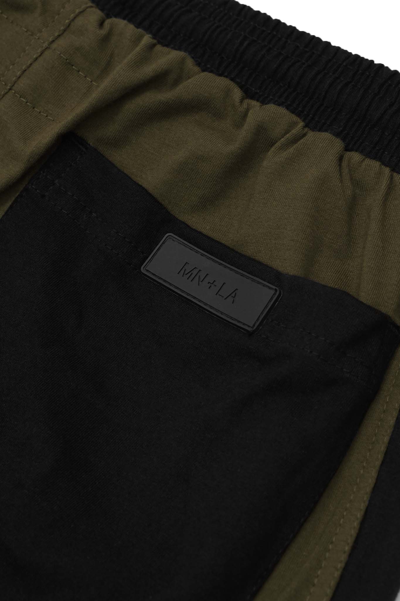 STRIDE SHORTS IN OLIVE/ANTHRACITE