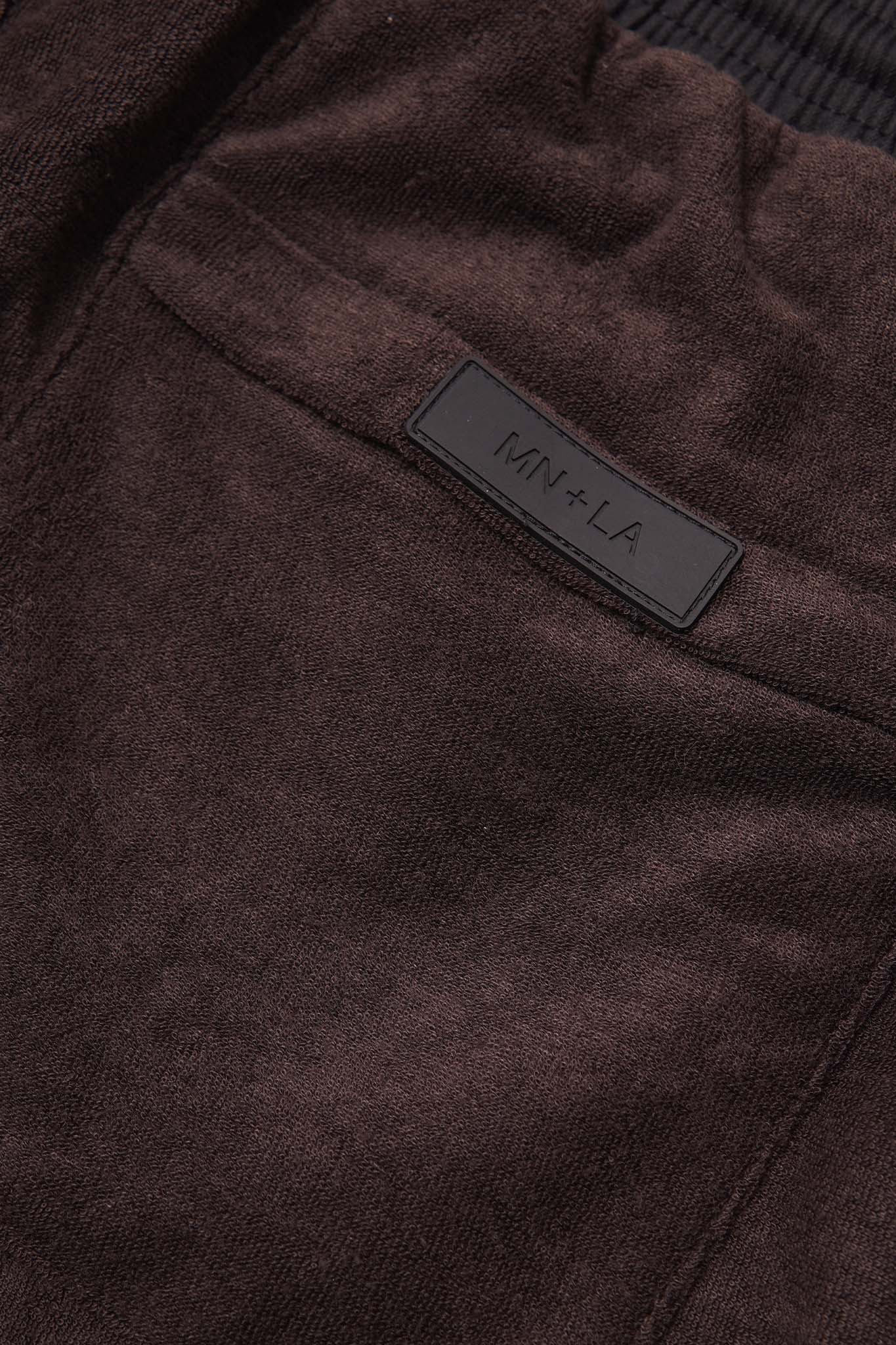 TOWEL STRIDE SHORTS IN CHARCOAL GREY