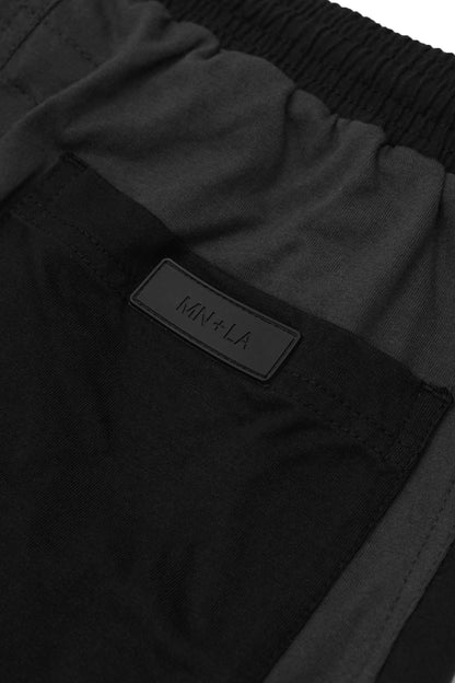 STRIDE SHORTS IN CHARCOAL GREY/CAVIAR