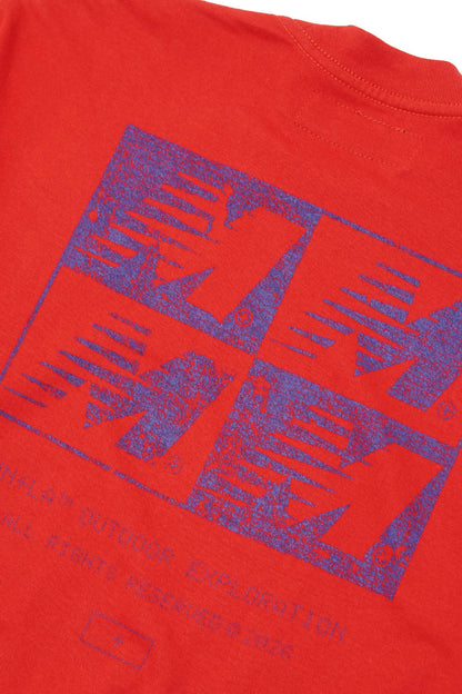 "OUTDOOR EXPLORATION" MULTI LOGO TEE IN RARRI RED