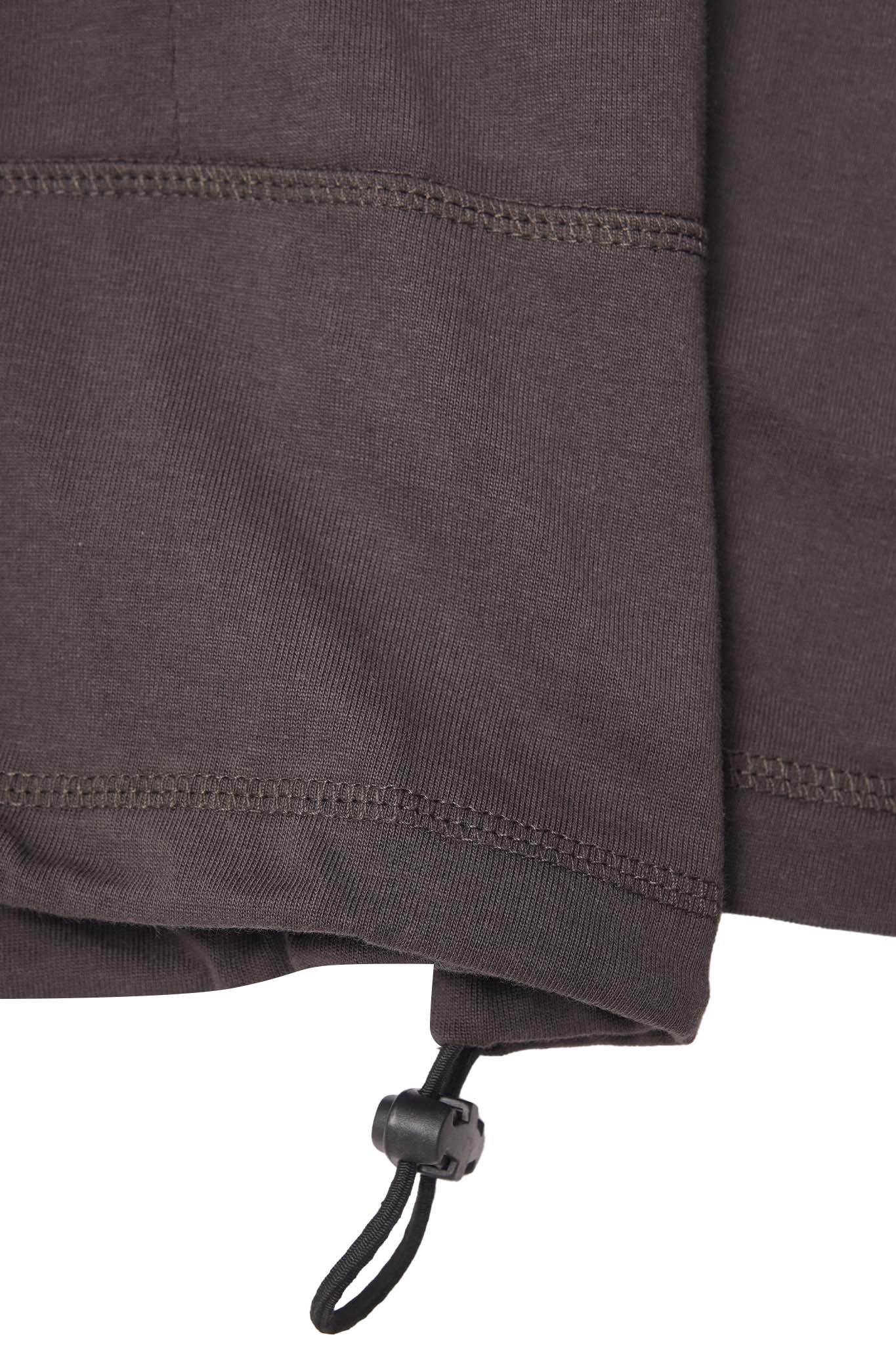 UTILITY LONGSLEEVE TEE IN CHARCOAL GREY