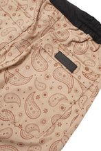 STRIDE SHORTS IN TUSK PAISLEY