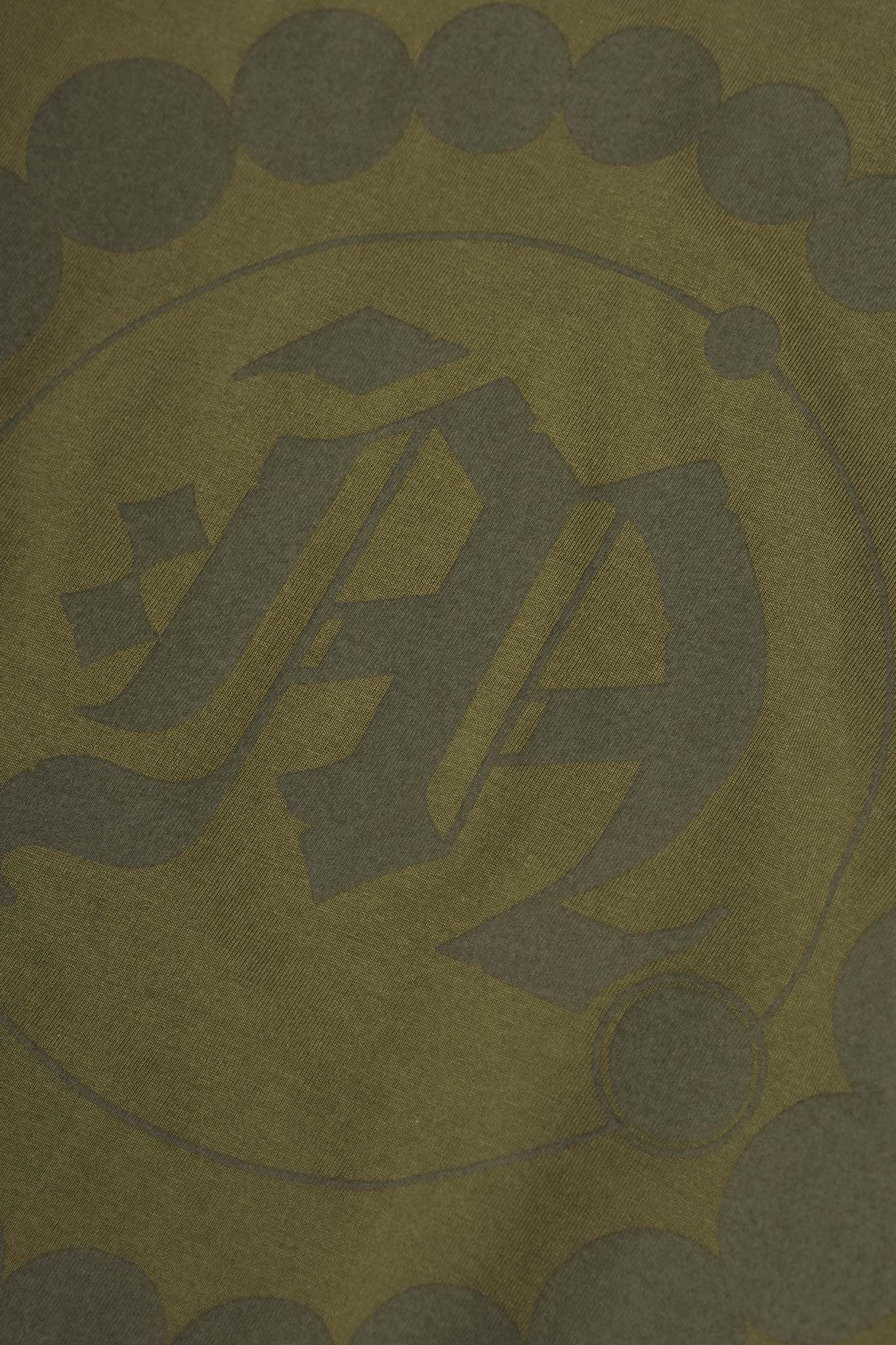 "CROP CIRCLES" MOCK NECK TEE IN OLIVE