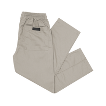 PLEATED LOUNGE PANTS IN TAUPE