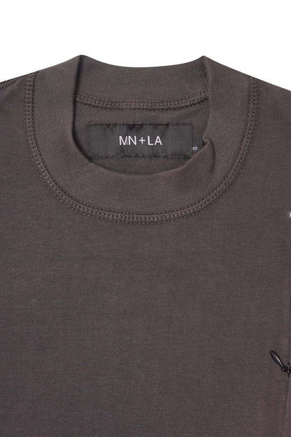 UTILITY LONGSLEEVE TEE IN CHARCOAL GREY