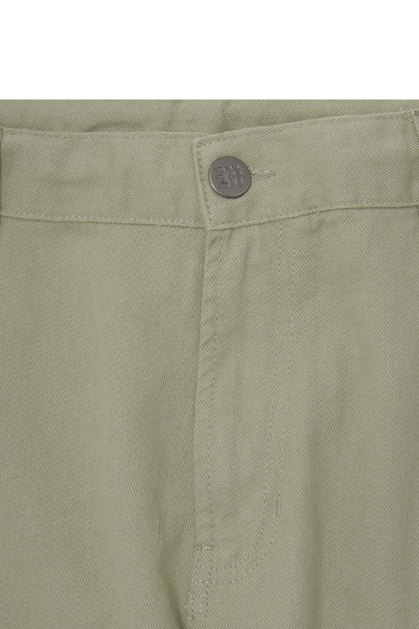 CARPENTER SHORTS IN DESERT