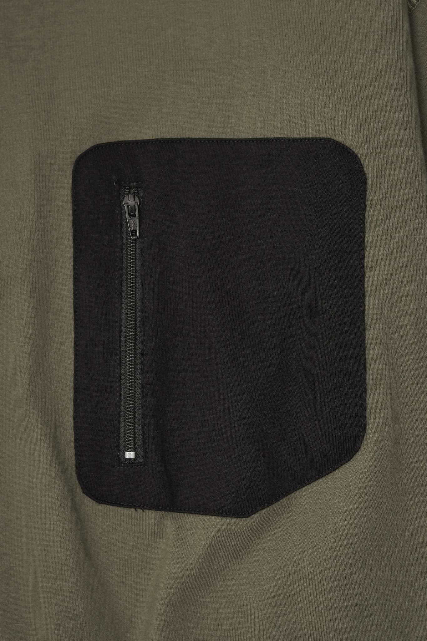 VECTOR POCKET TEE IN OLIVE