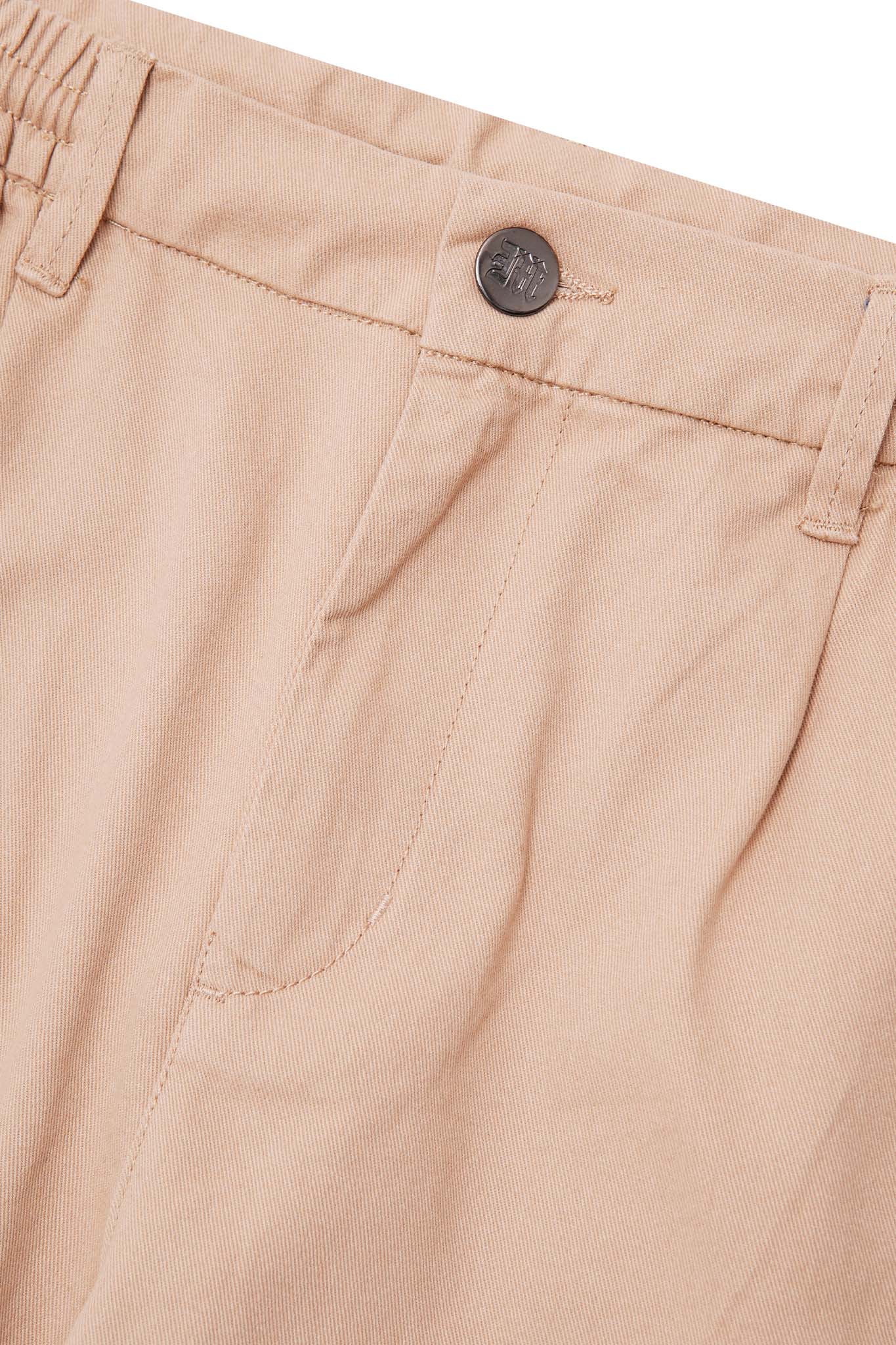 ROAM SHORTS IN SAND