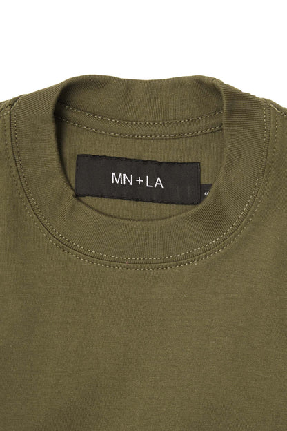 "SAFE TRIP" TEE IN OLIVE