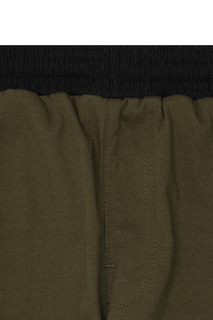 STRIDE SHORTS IN OLIVE/ANTHRACITE